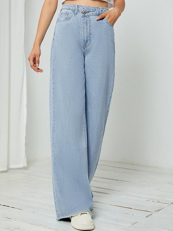 Versatile Light Washed Boyfriend Jeans Product Image