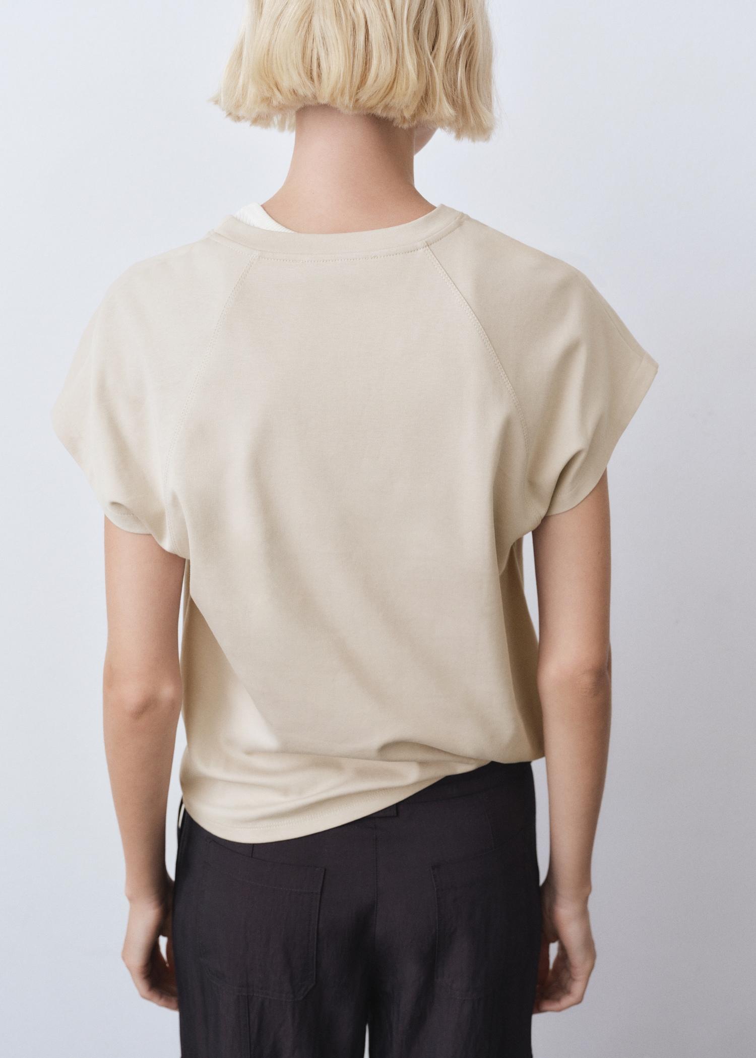 Rounded neck cotton t-shirt - Women | MANGO USA Product Image
