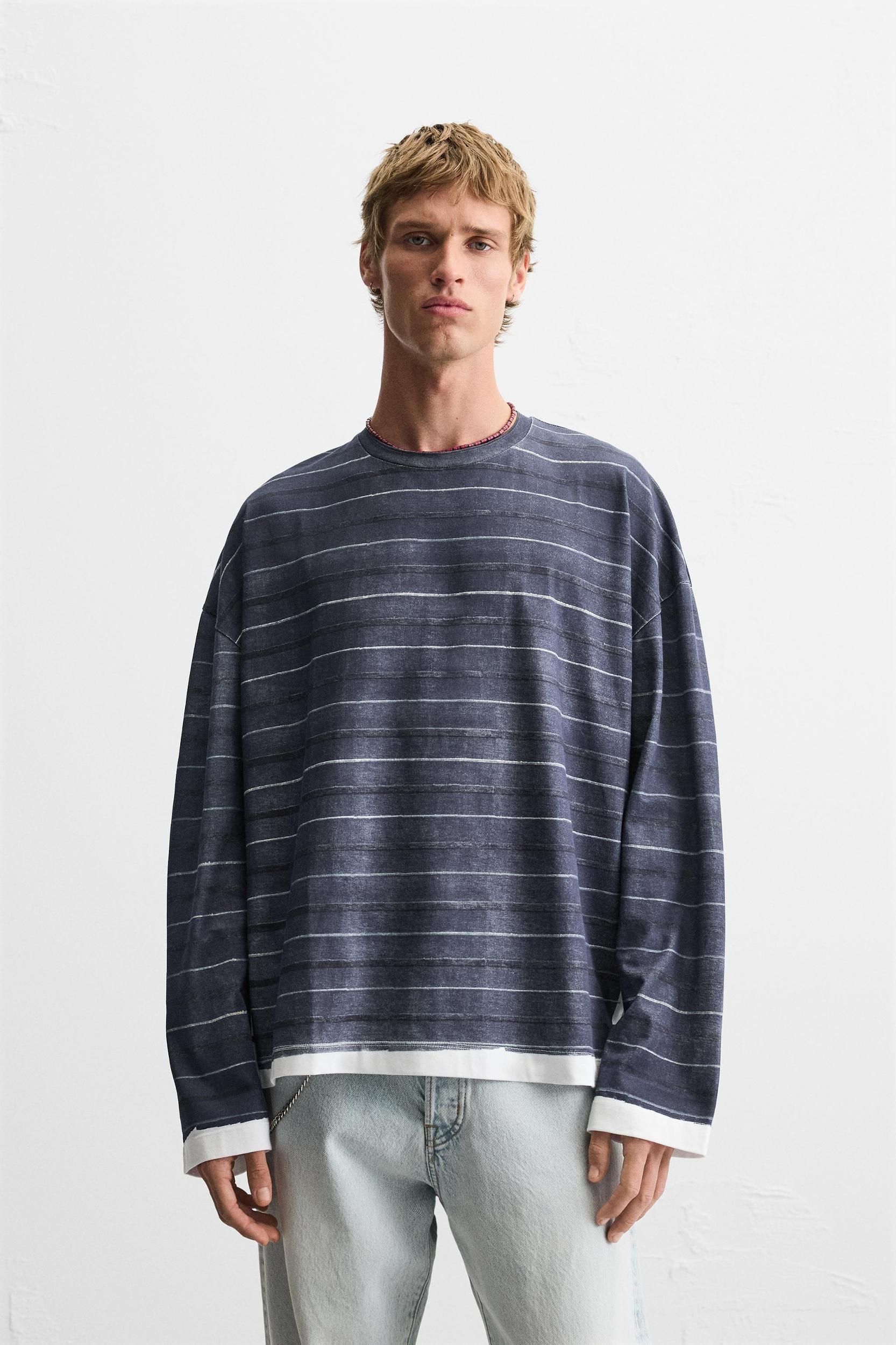 STRIPE PRINT T-SHIRT Product Image