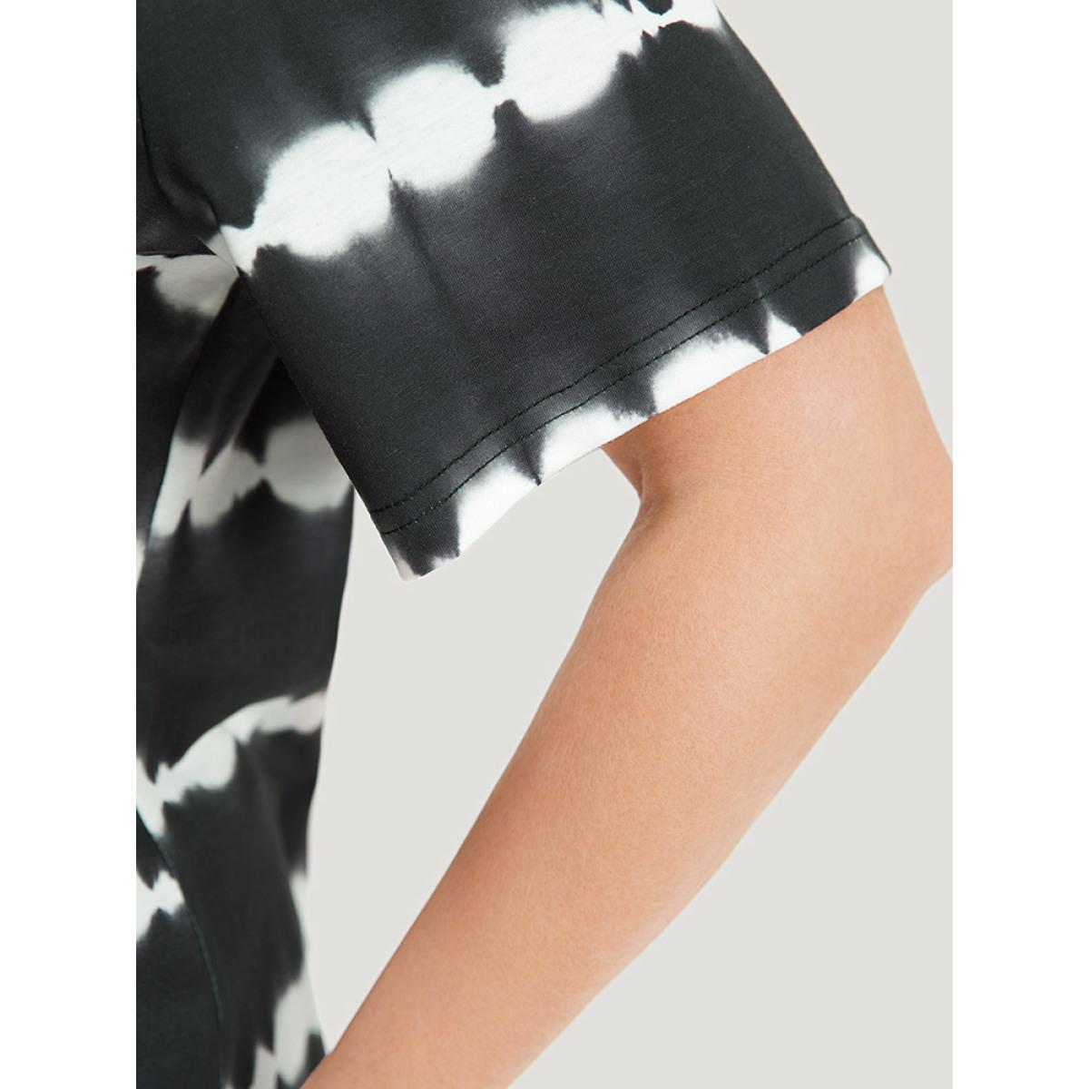 Plus Size Striped Tie Dye Curved Hem T-shirt Black Women Casual Arc Hem Ombre V-neck Dailywear T-shirts BloomChic 26/4X Product Image