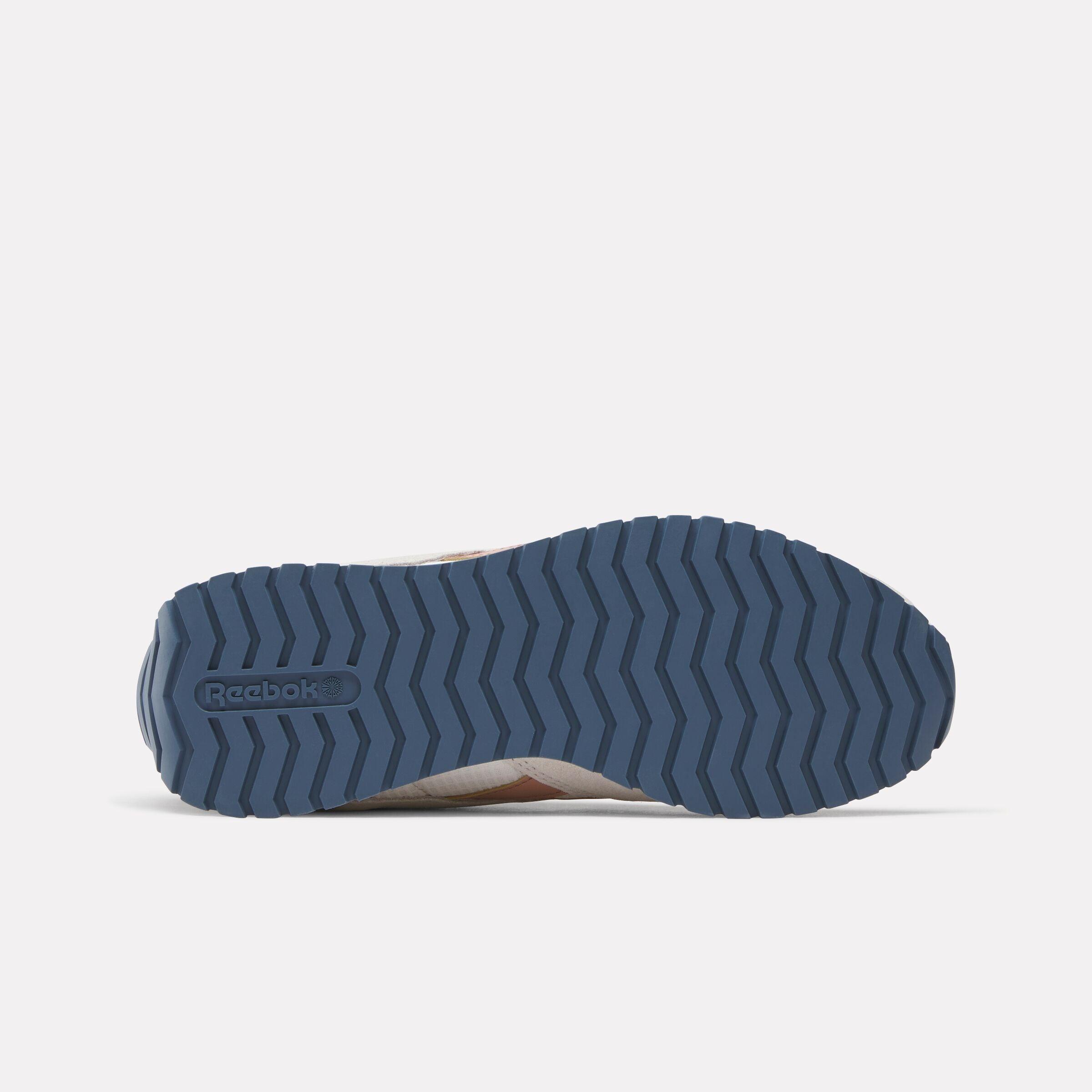 Women's Classic AZ Shoes Female Product Image