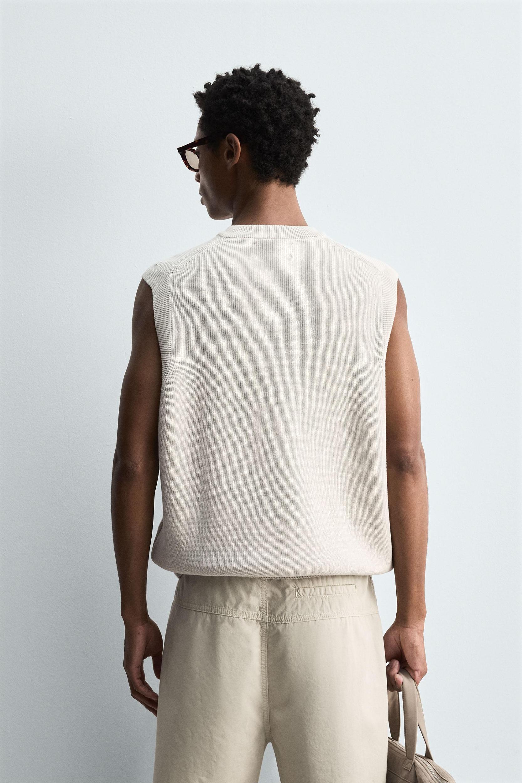 COTTON KNIT VEST Product Image