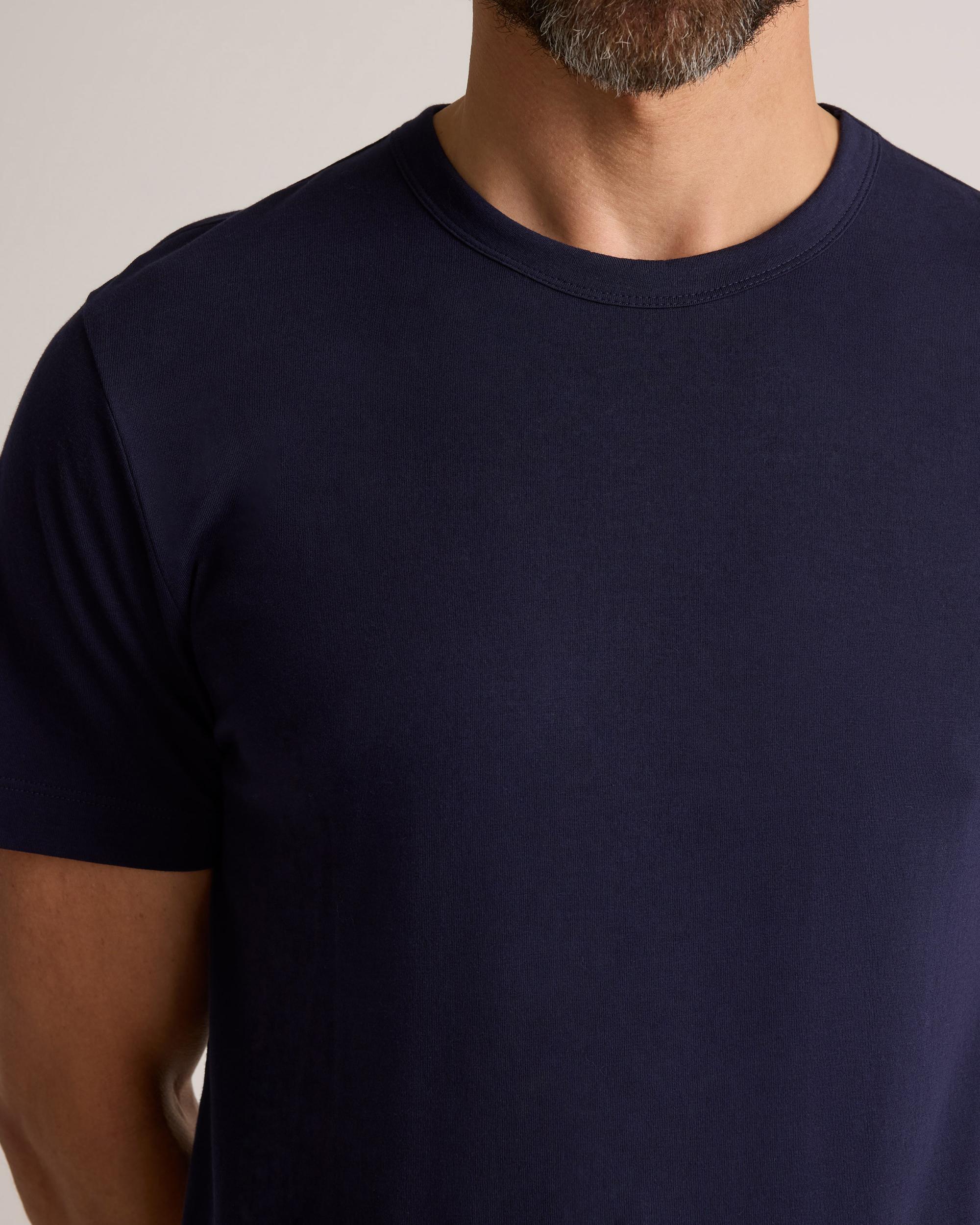 Quince | Men's 100% Pima Cotton Luxe Touch T-Shirt Product Image