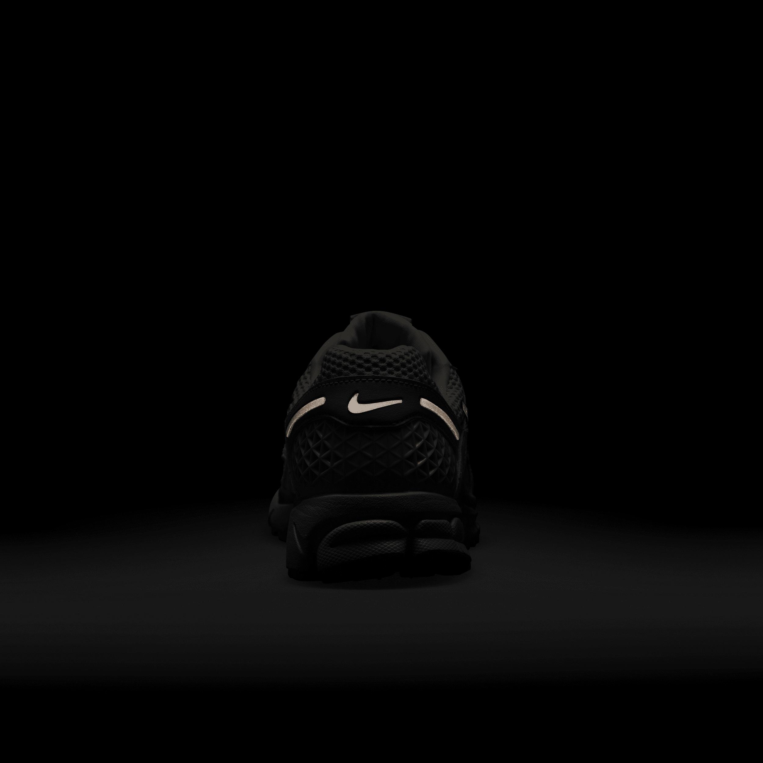 Nike Men's Zoom Vomero 5 SE Shoes Product Image