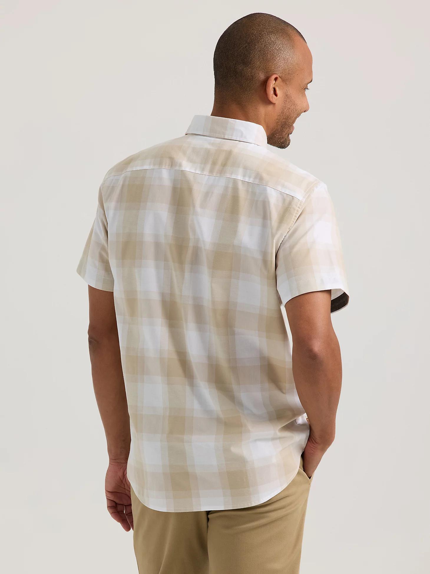 Men's Short Sleeve Plaid Button Down Shirt | Men's Tops | Lee® Product Image