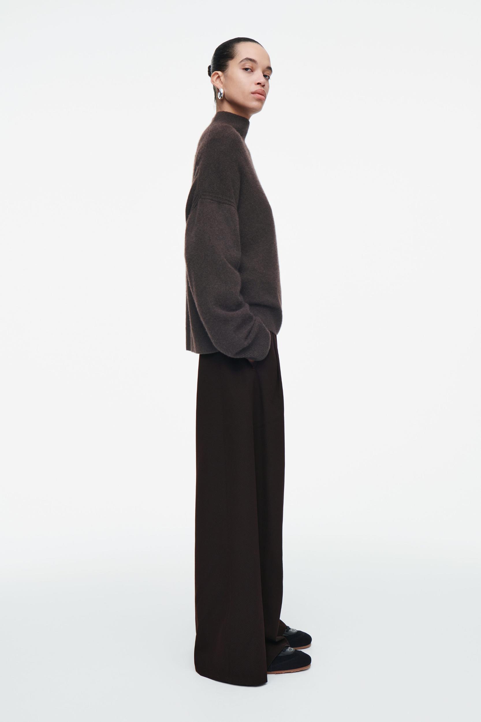 RELAXED WOOL-BLEND WIDE-LEG PANTS Product Image