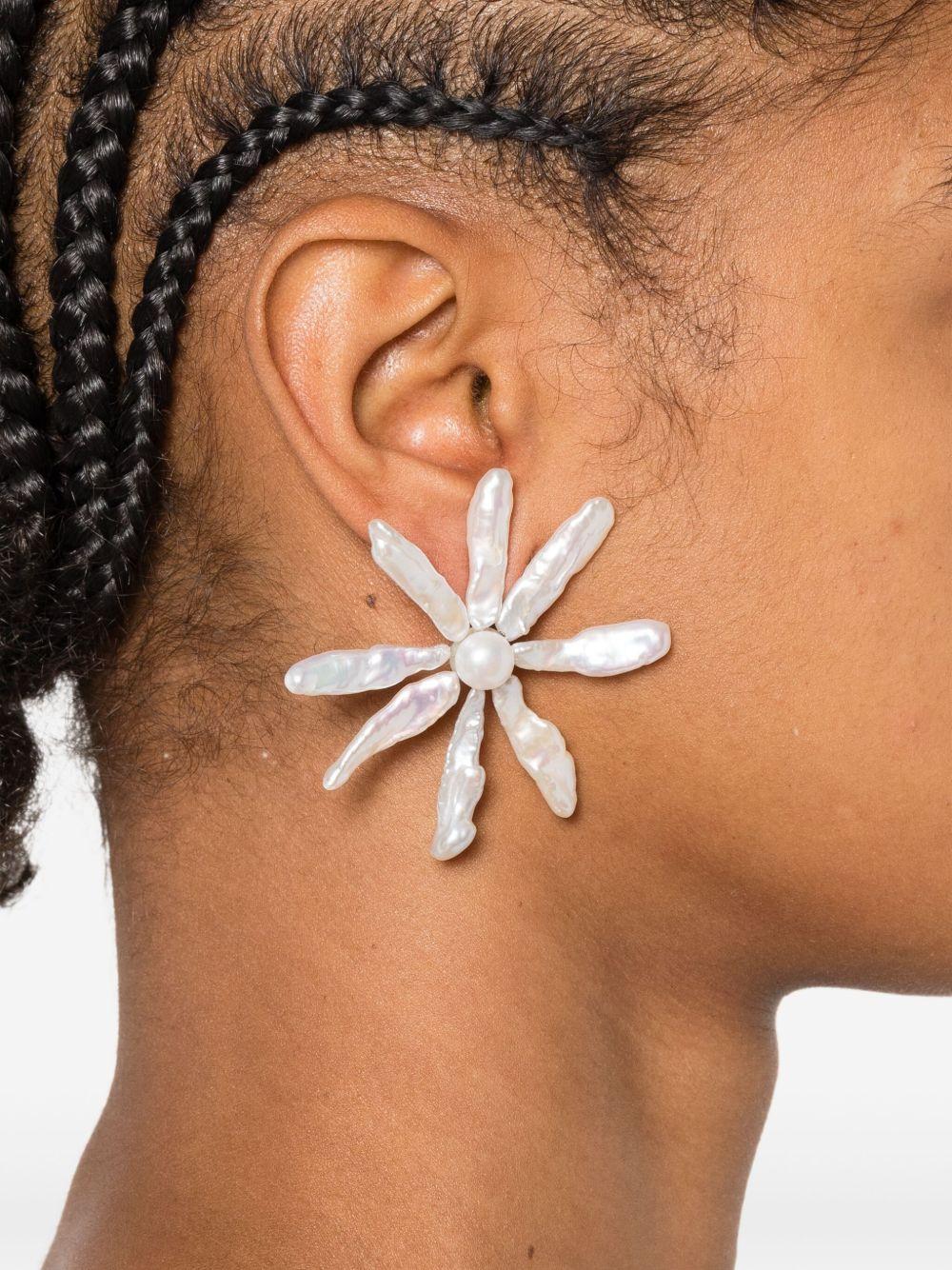flower-design earrings Product Image