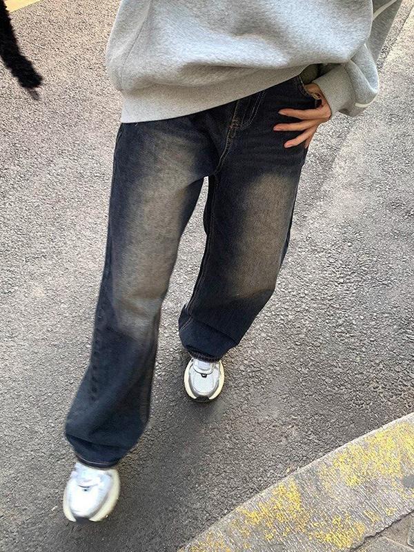 Versatile Wash Boyfriend Jeans Product Image