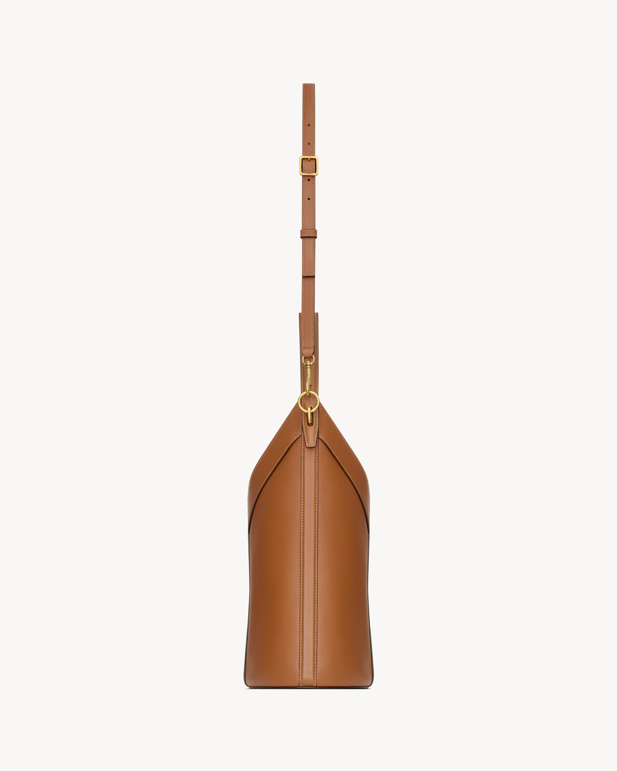 Y top-handle bucket in leather Product Image