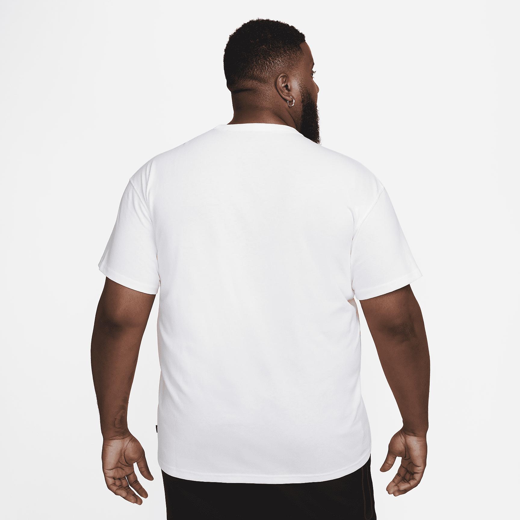 Nike Sportswear Premium Essentials Men's Pocket T-Shirt Product Image