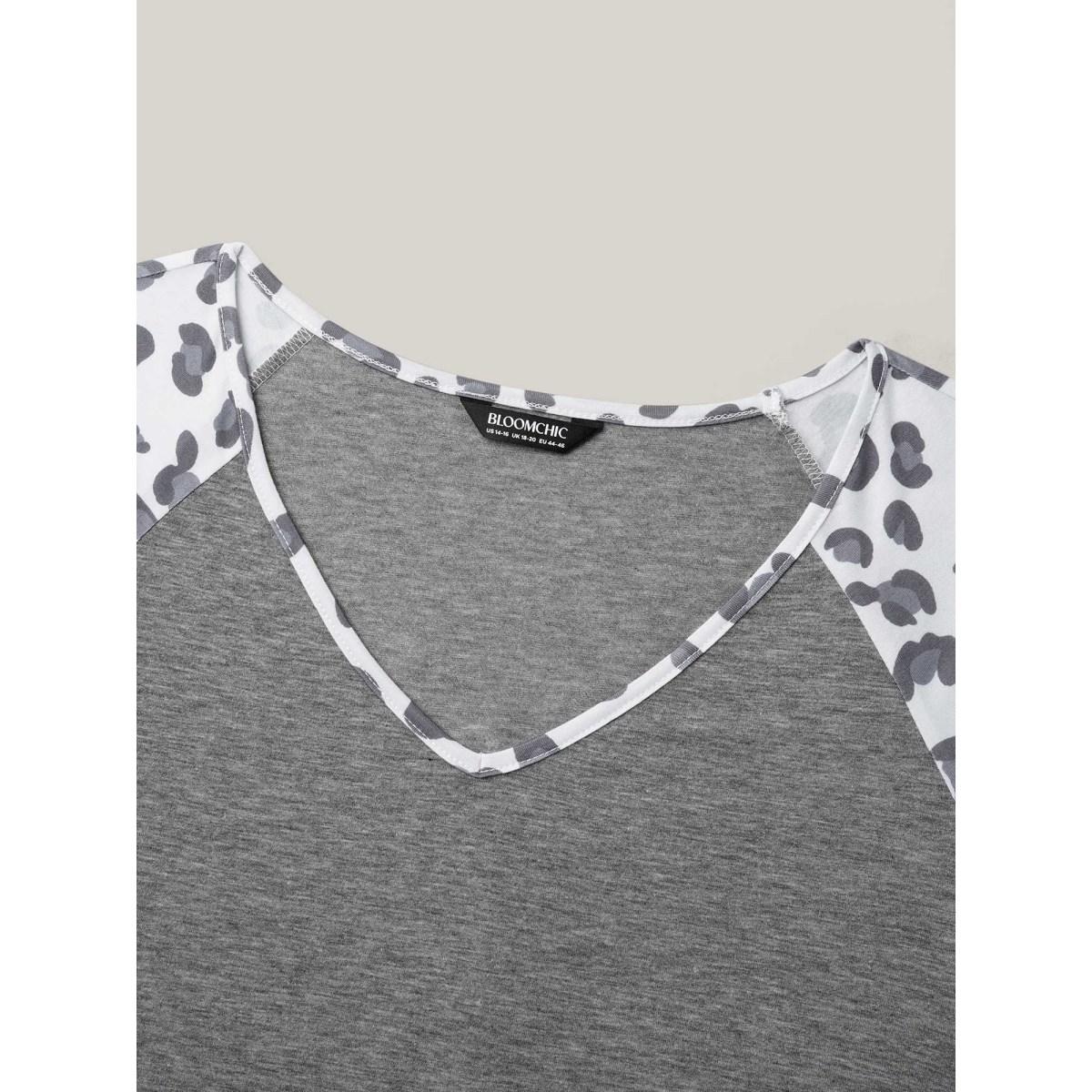 Plus Size Leopard Print Heather Contrast V-Neck T-Shirt DarkGray Women Leisure Contrast V-neck Casual T-shirts BloomChic 28/5X Product Image