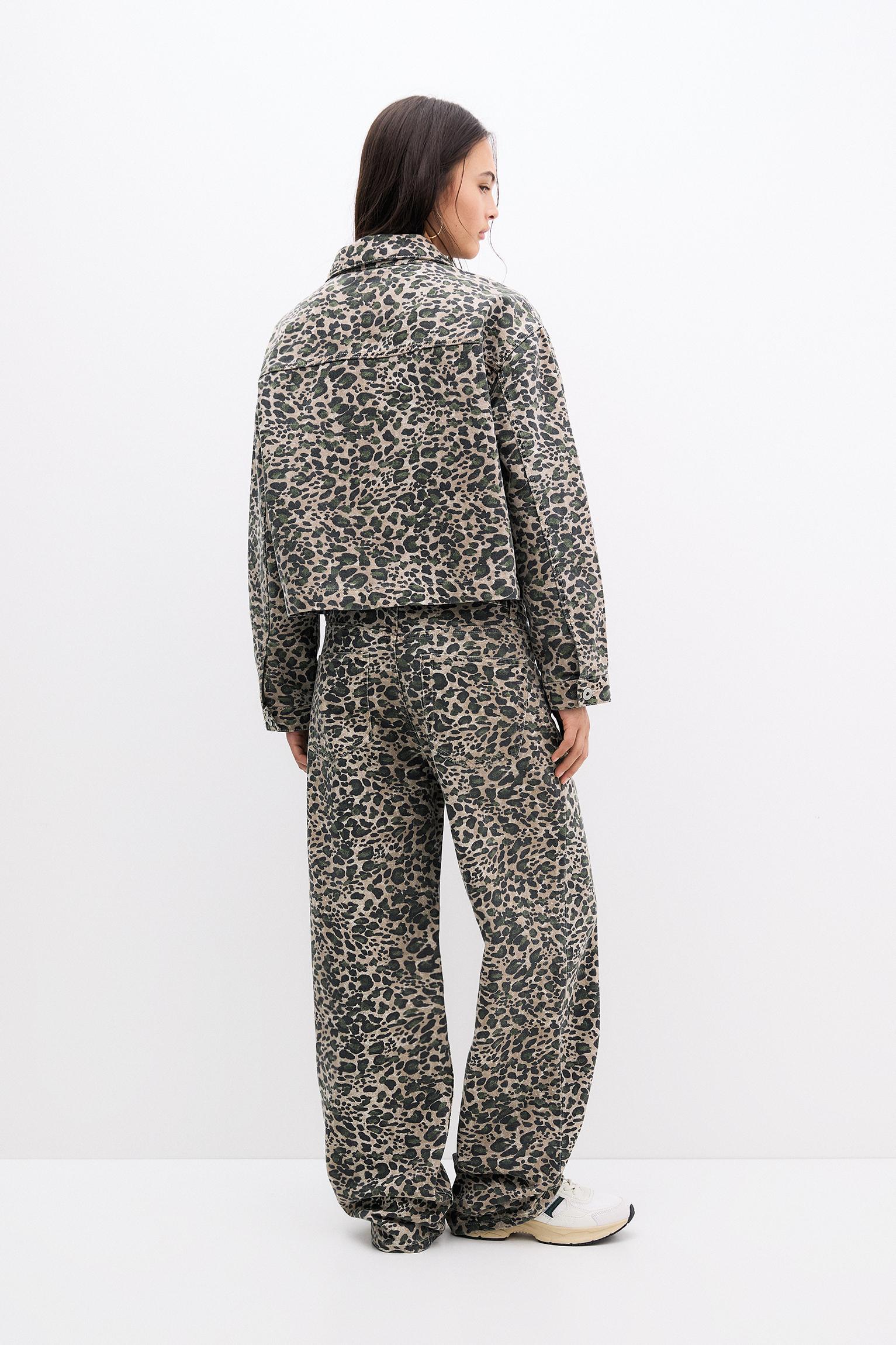 Cropped leopard print jacket Product Image