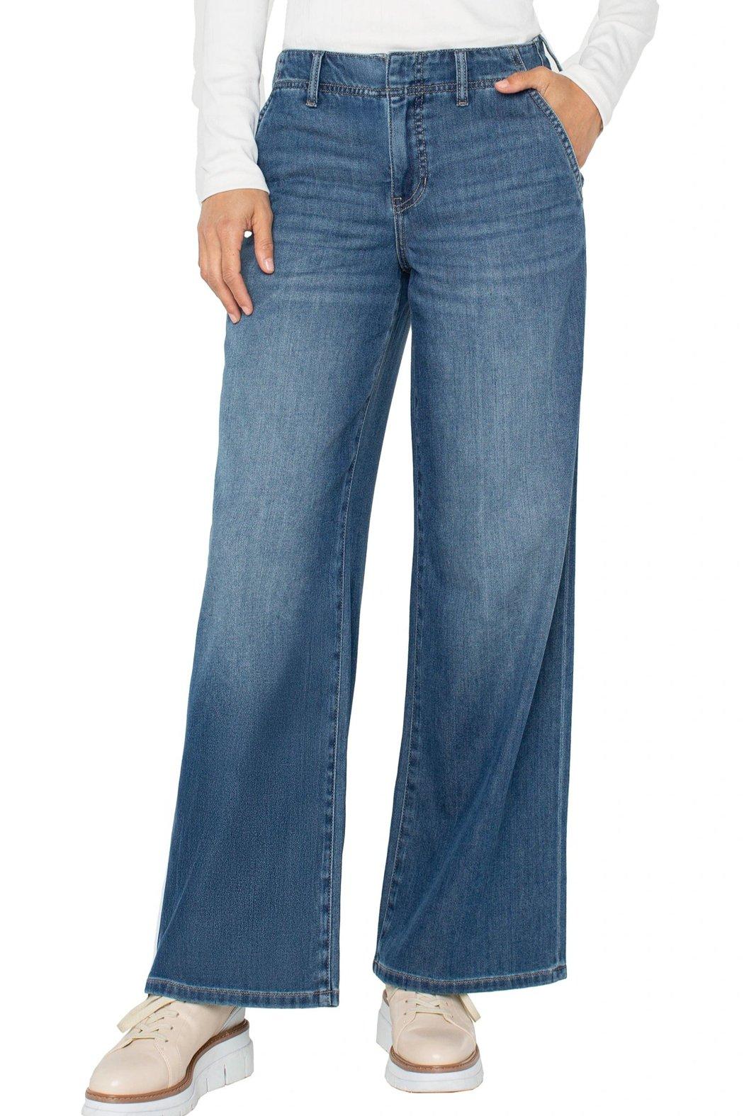 Weekender Relaxed Product Image