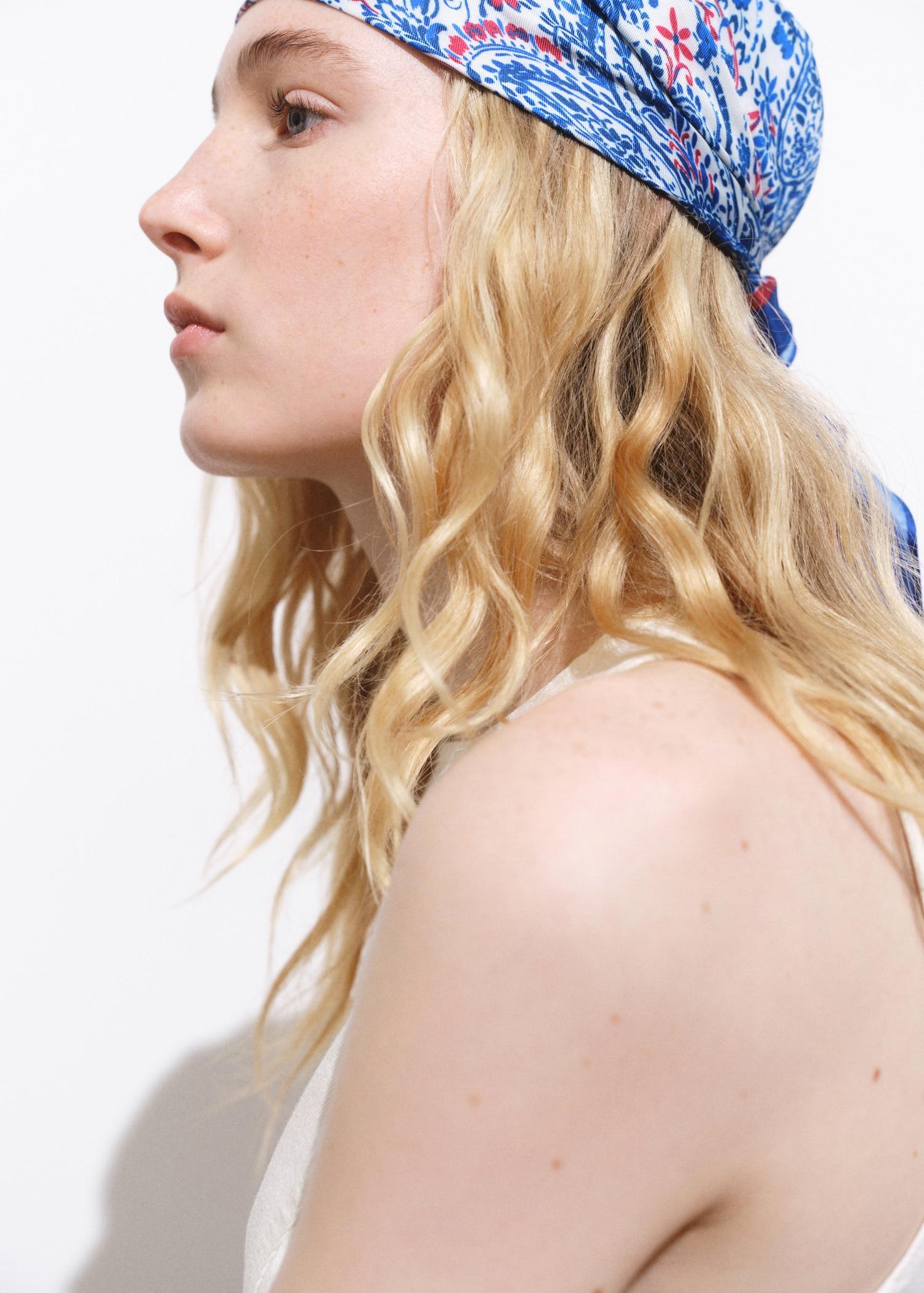 Paisley print scarf - Women | MANGO USA Product Image