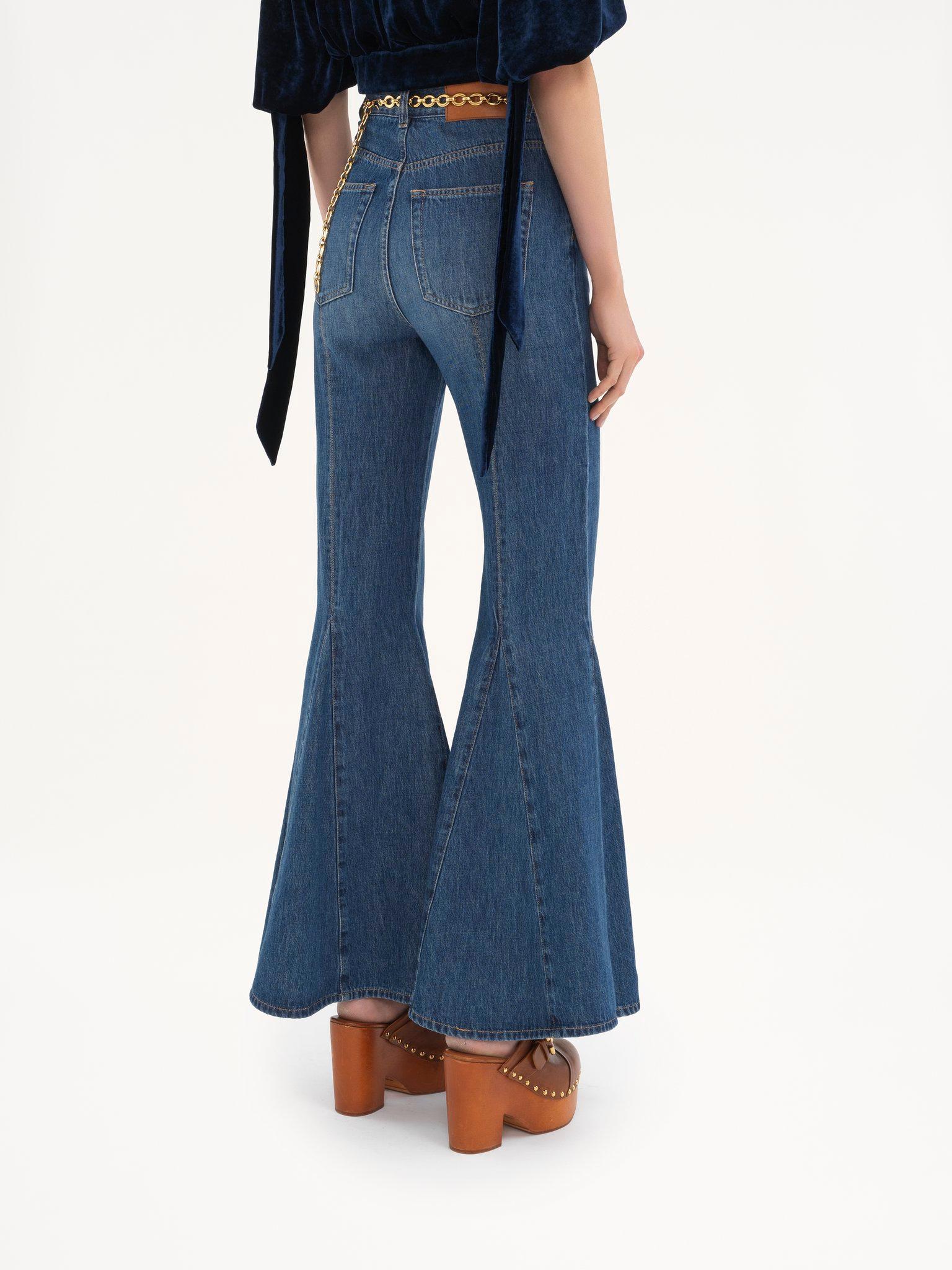 Fluid flare jeans in denim Product Image