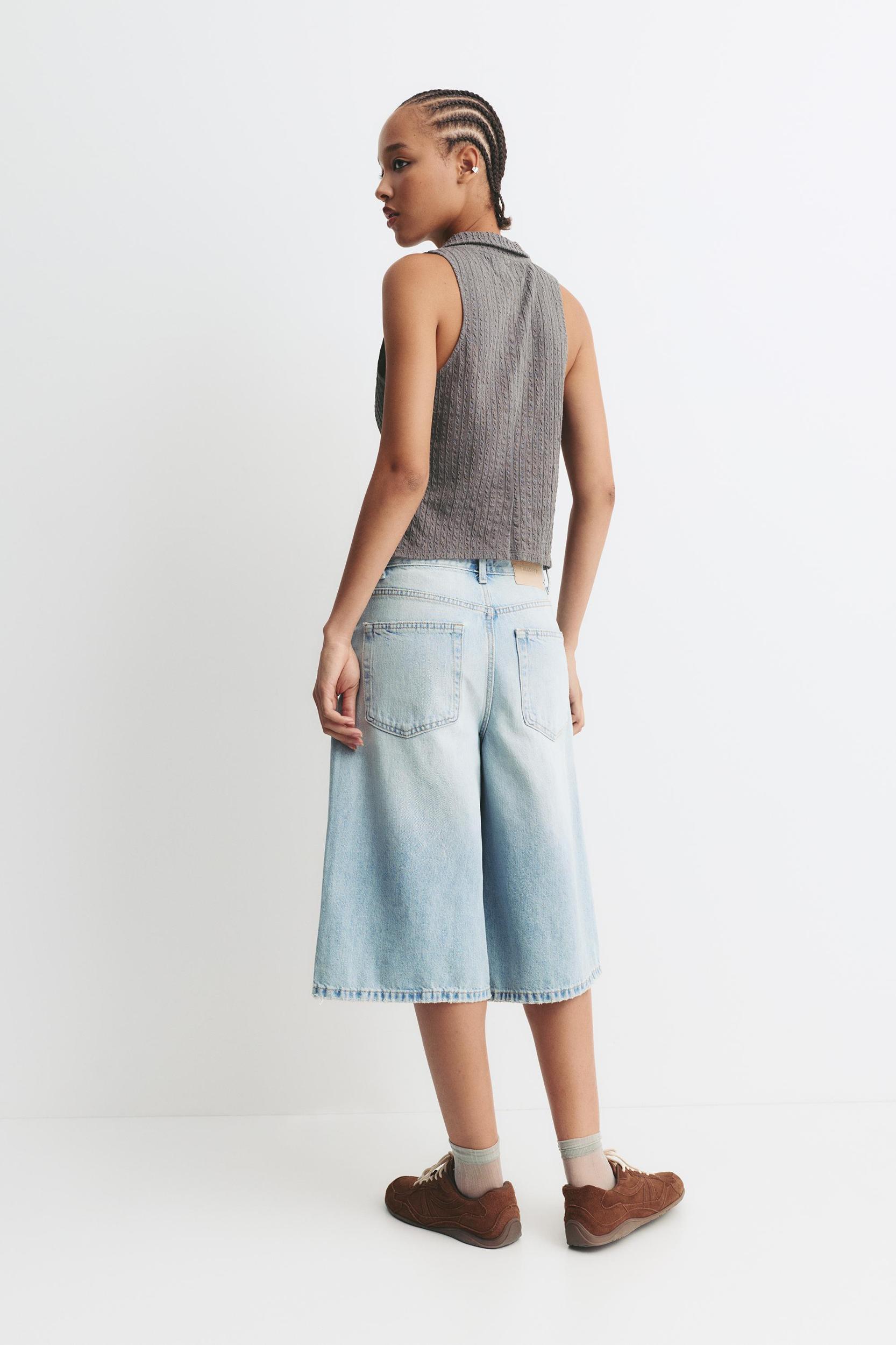 Textured top with darts Product Image