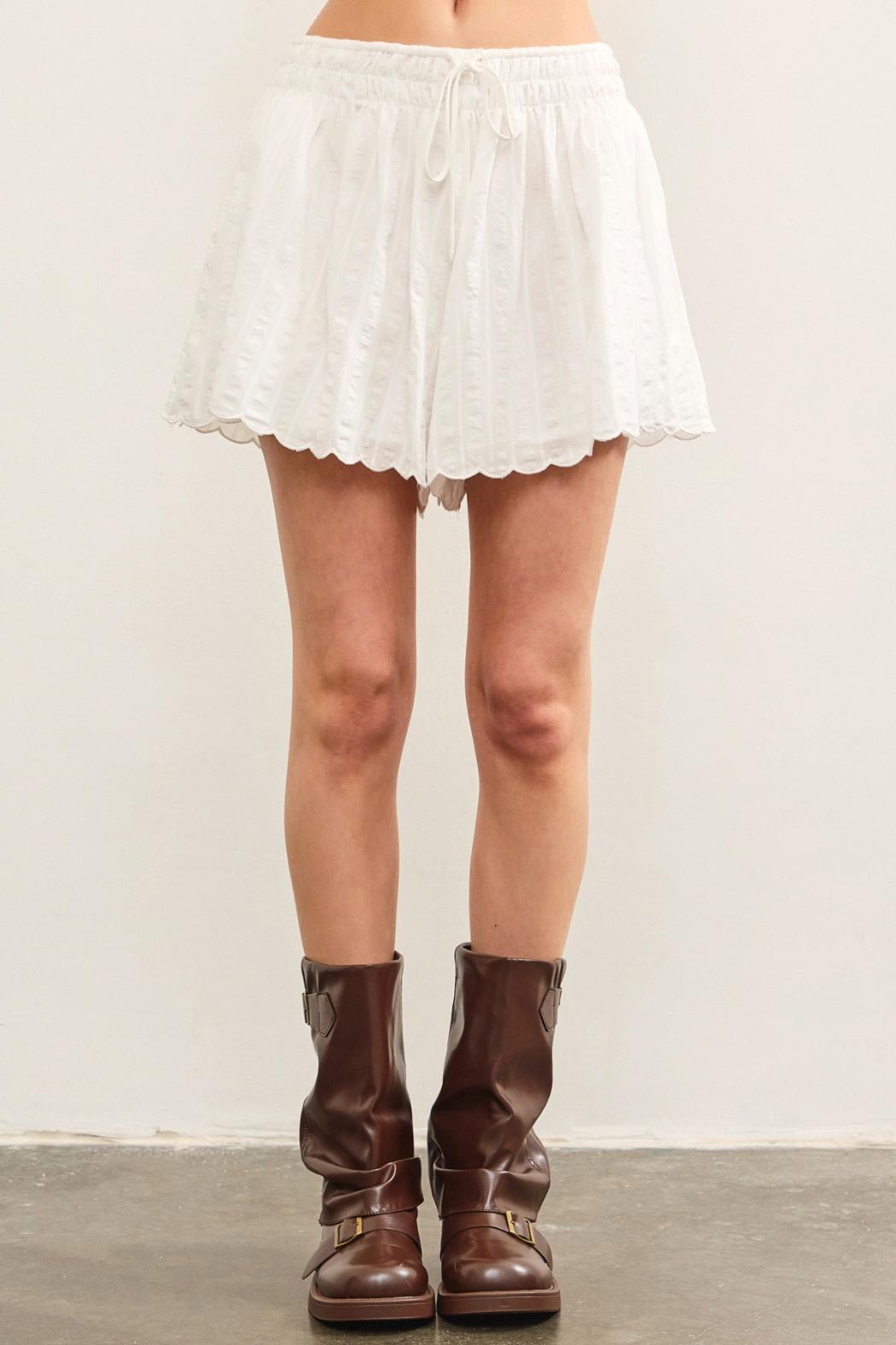 Elastic Waist Scallop Shorts Product Image
