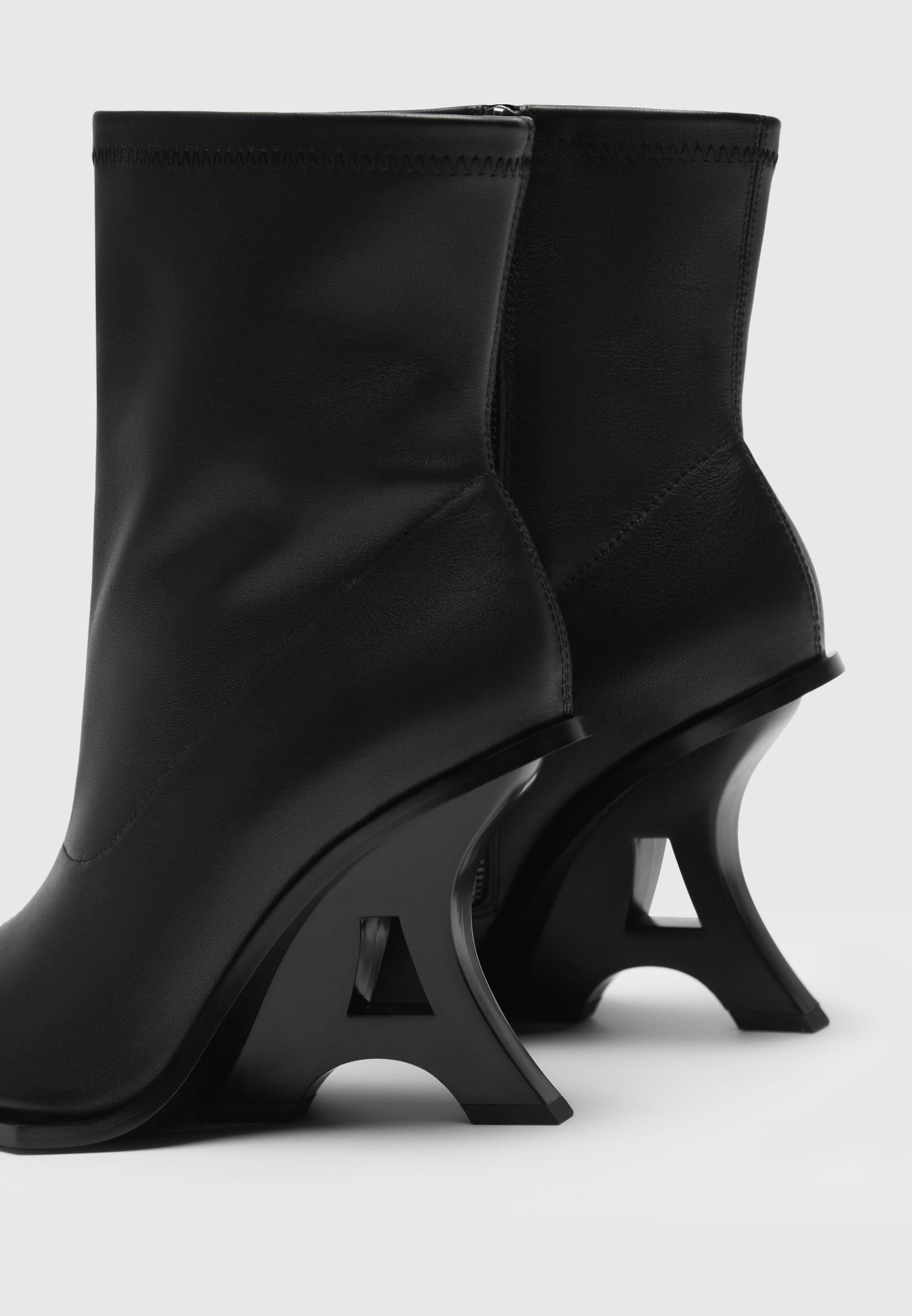 L‘Eiffel - Heeled Leather Boot - Midnight Female Product Image