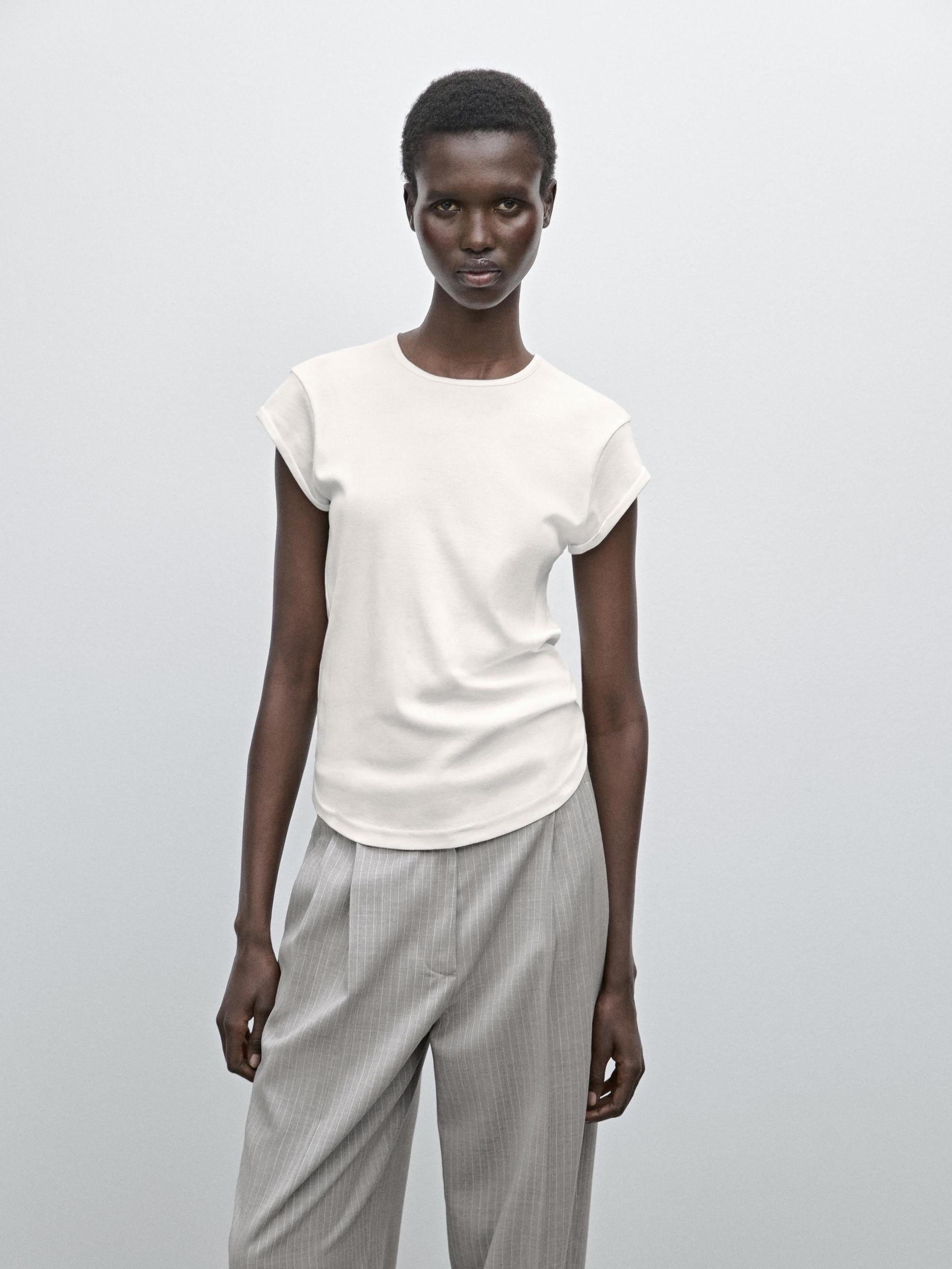 100% cotton T-shirt with rounded hem Product Image