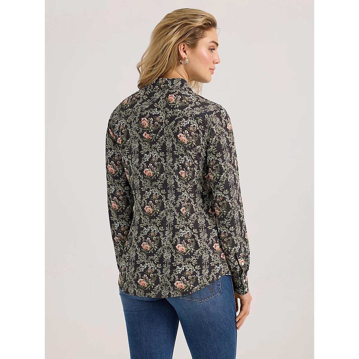 Women's Wrangler Floral Slim Western Snap Shirt in Rose Product Image