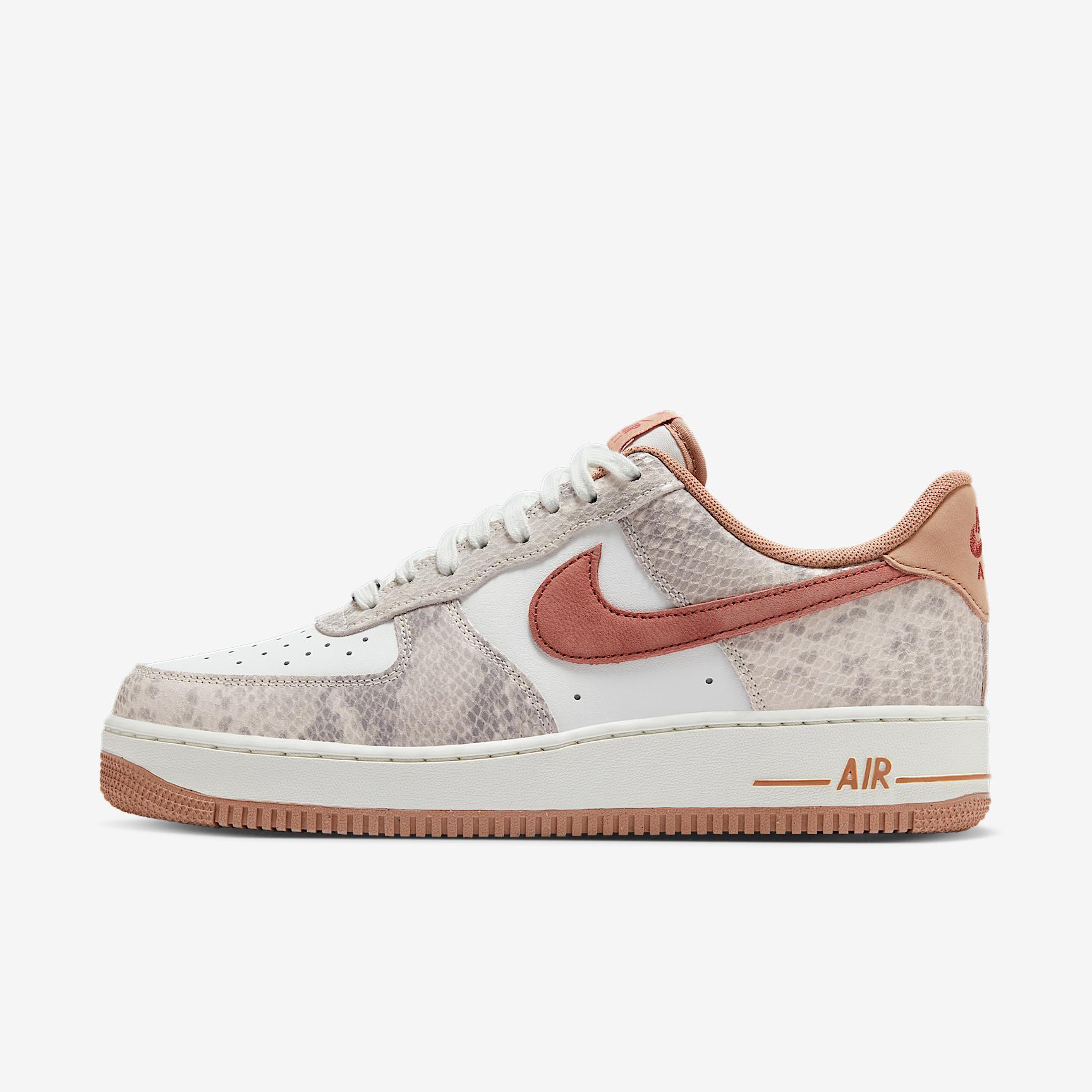 Nike Men's Air Force 1 '07 LV8 Shoes Product Image