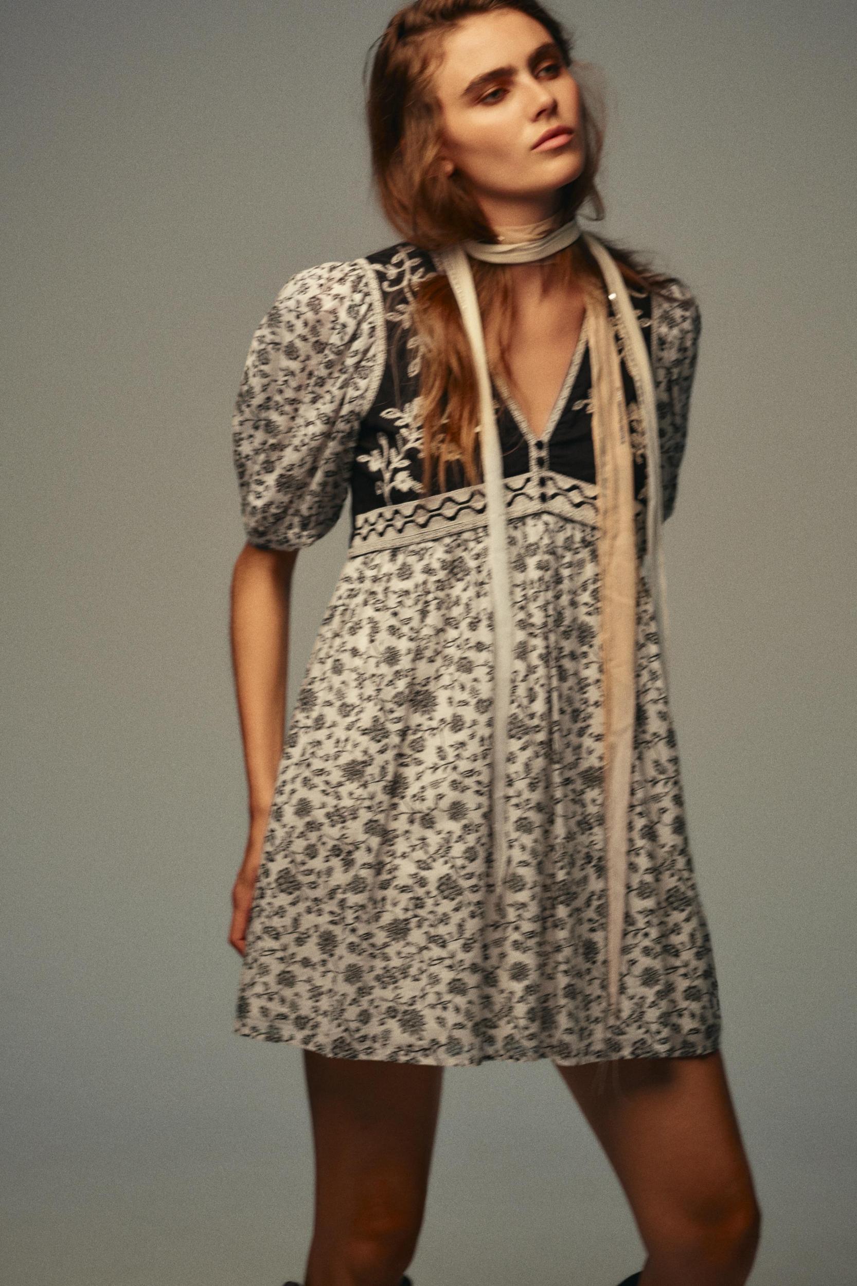 FLORAL PRINT COMBINATION SHORT DRESS Product Image