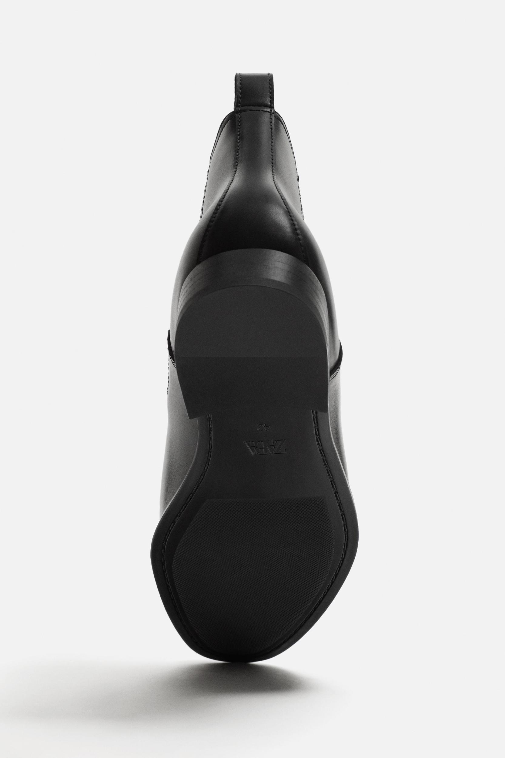 POINTED TOE CHELSEA BOOTS Product Image