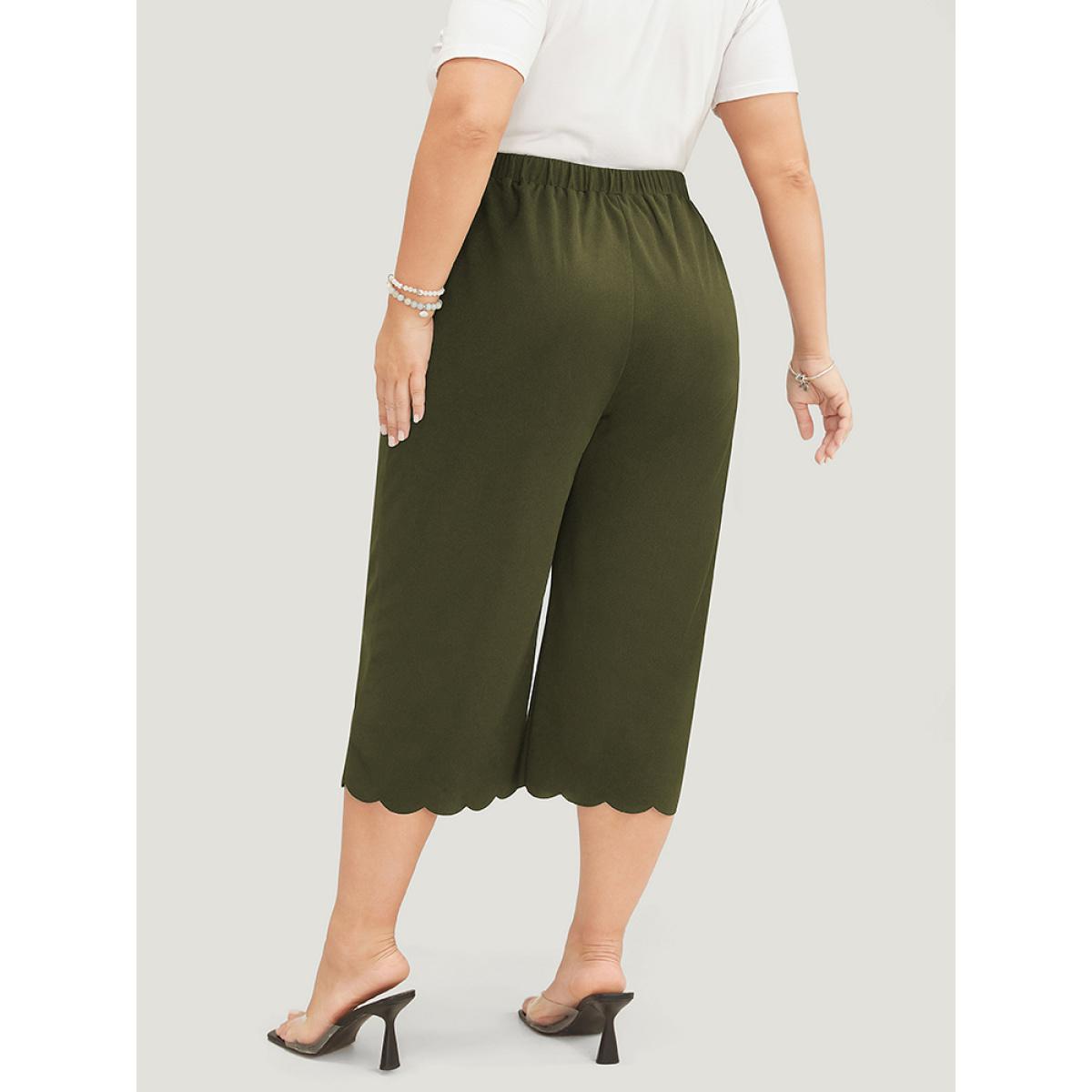 Plus Size Plain Pocket Scalloped Trim Pants Women ArmyGreen Casual Loose High Rise Dailywear Pants BloomChic 12/L Product Image