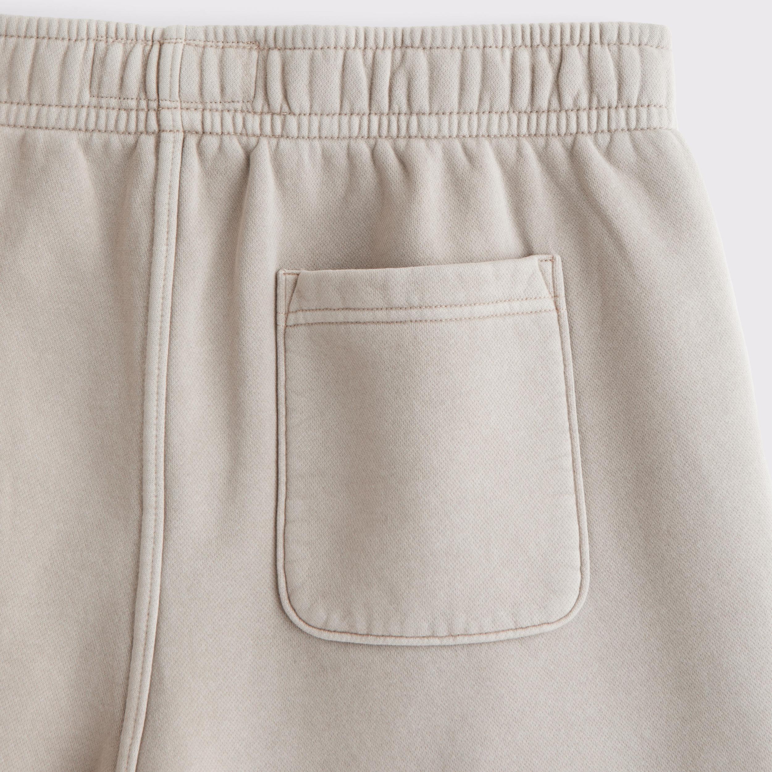 Essential Short Product Image