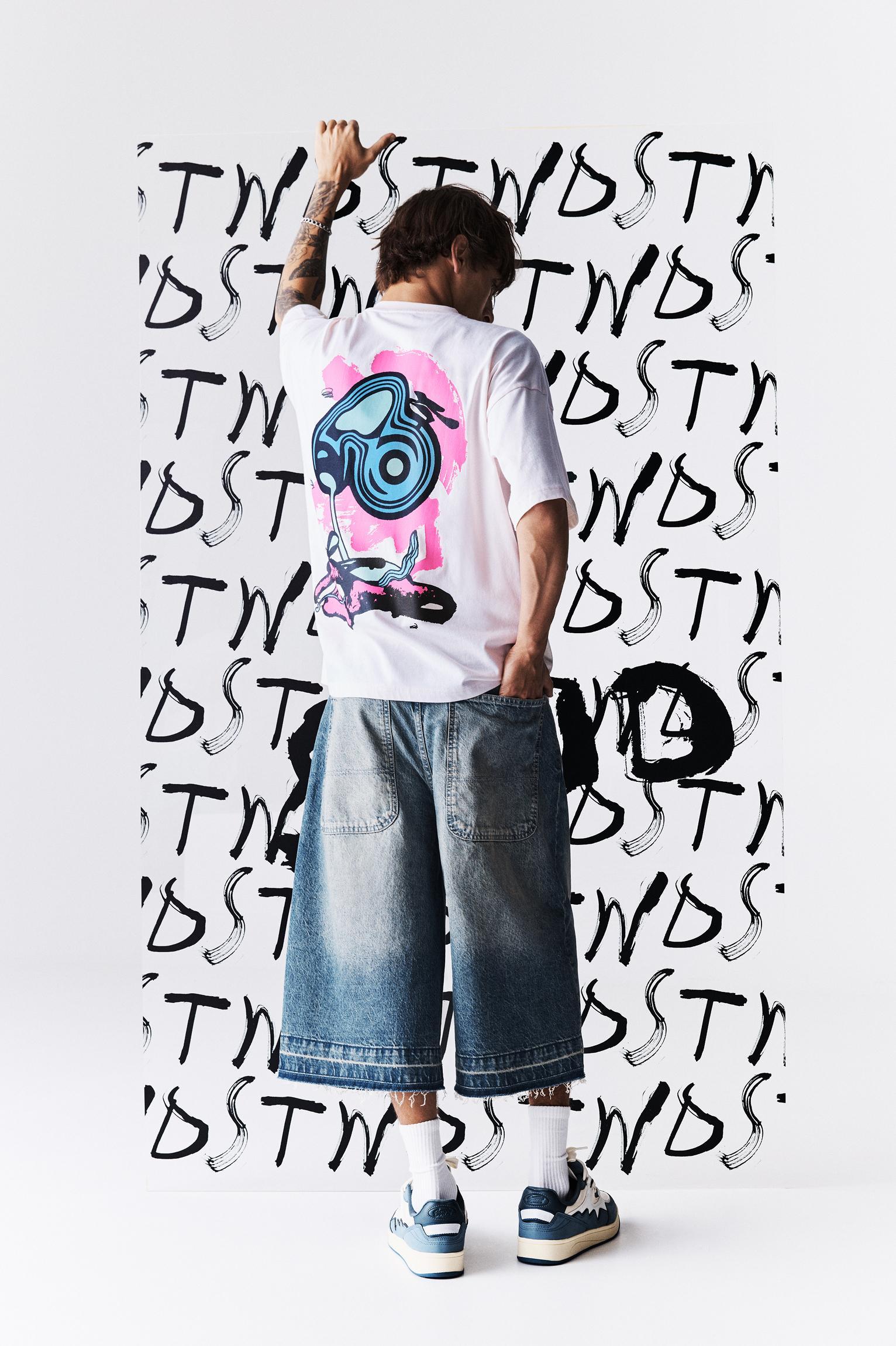 Bráulio Amado pink T-shirt Product Image