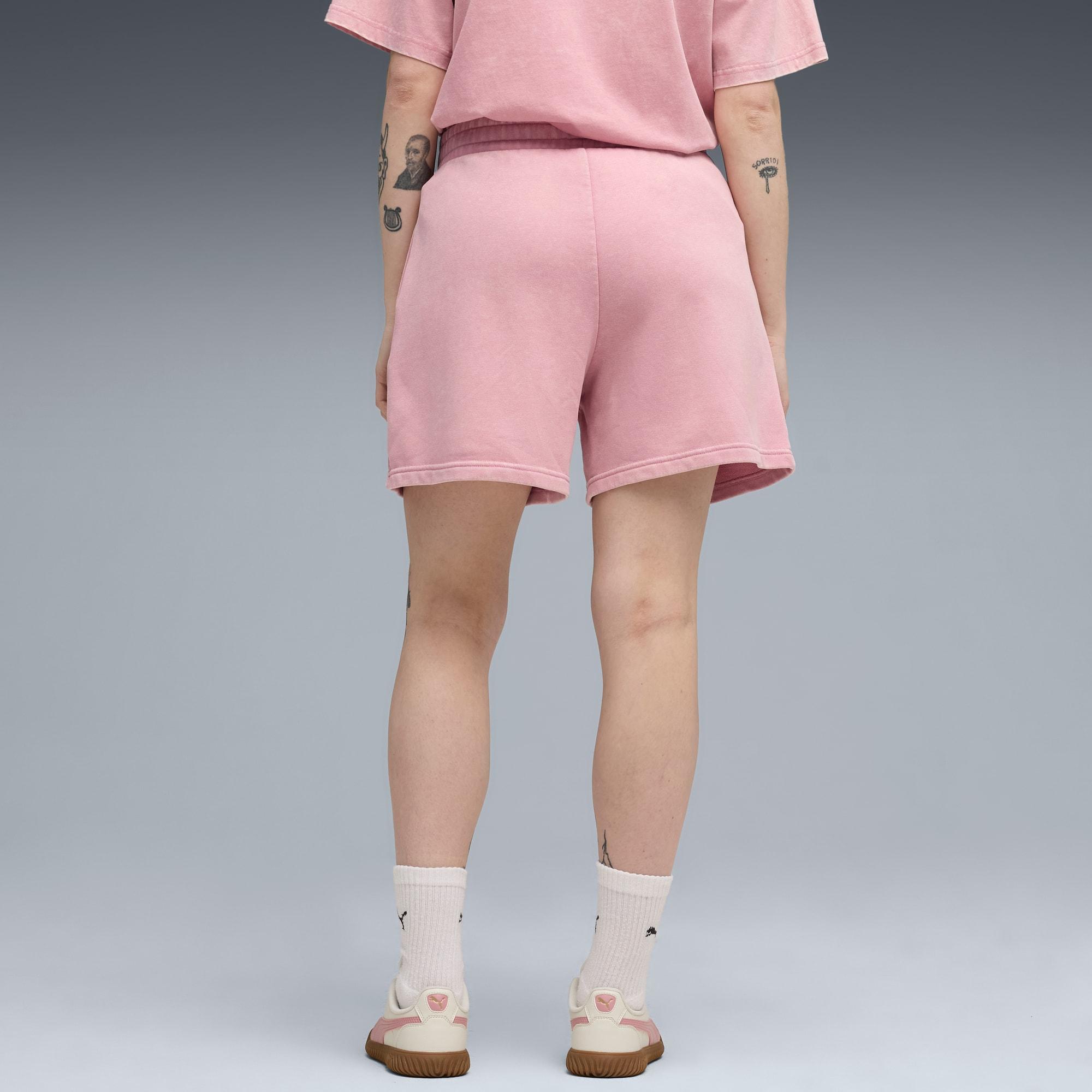 ESS ELEVATED Wash Shorts Women Product Image