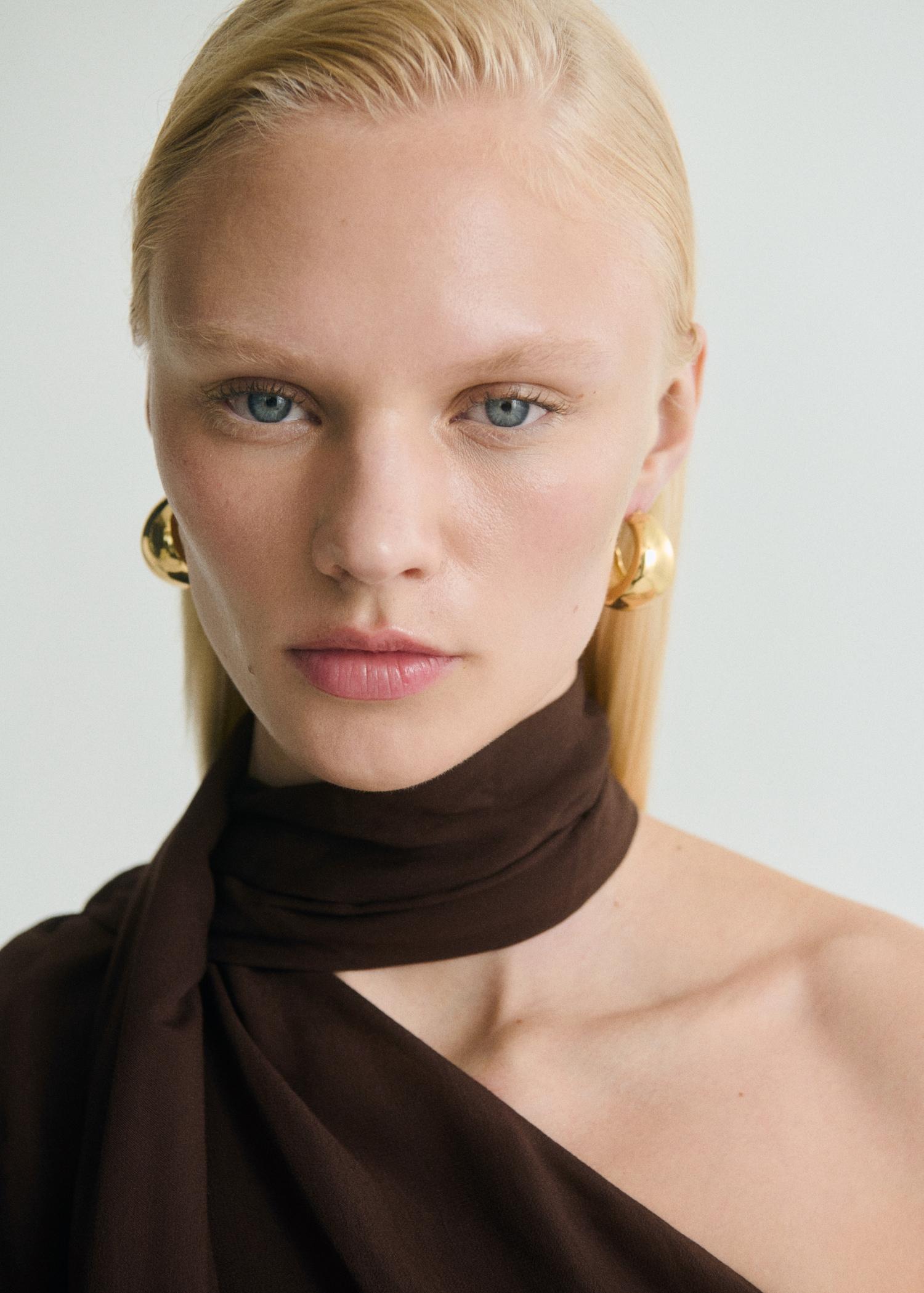 Asymmetrical scarf blouse with fringe detail - Women | MANGO USA Product Image