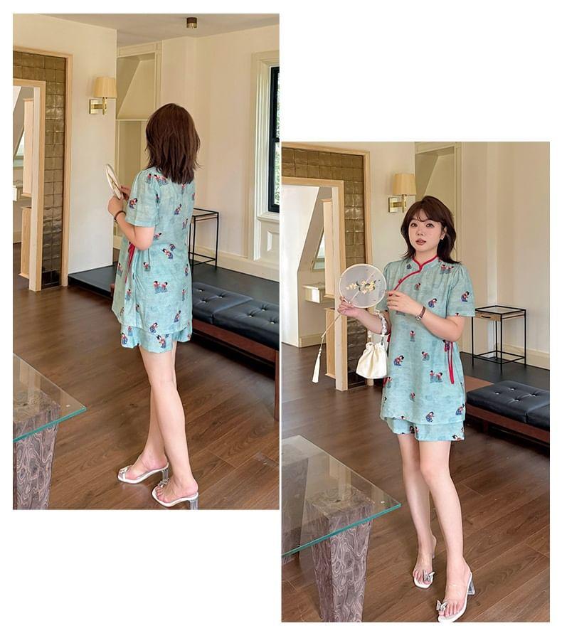 Plus Size Short-Sleeve Stand Collar Patterned Contrast Trim Tie Waist Blouse / Elastic Waist Wide Leg Shorts Product Image