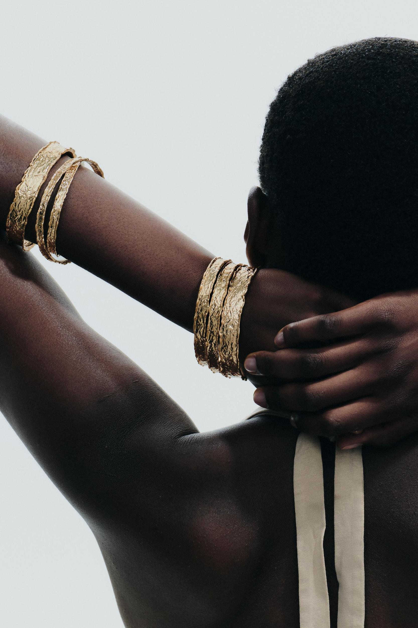 PACK OF TEXTURED BRACELETS Product Image