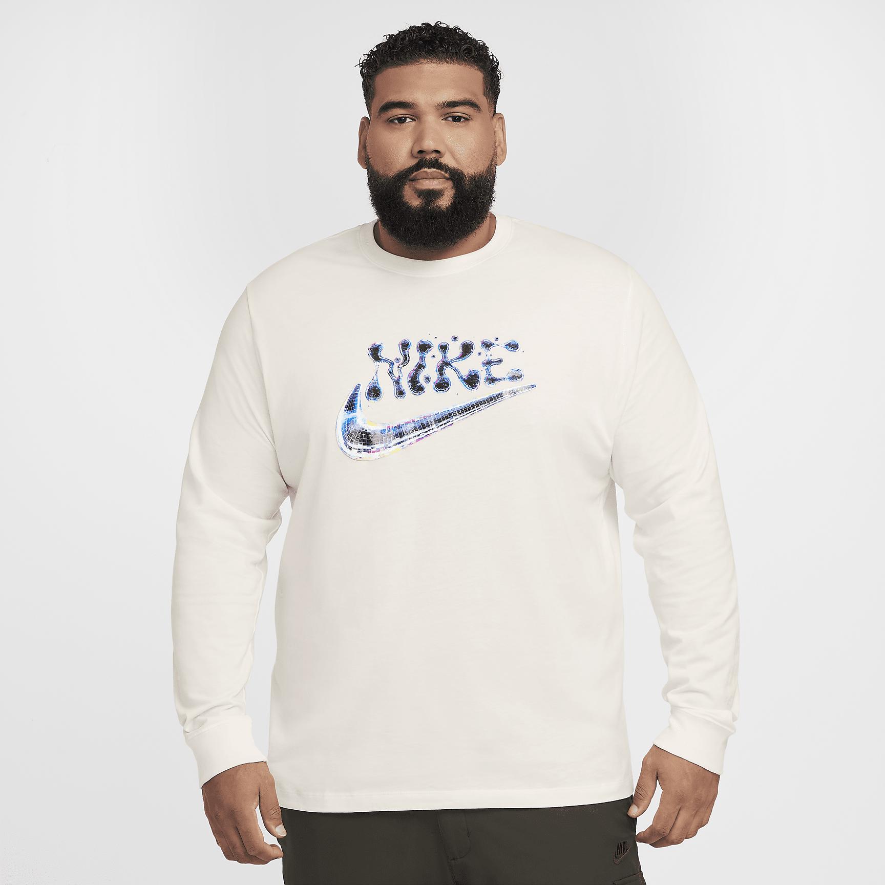 Nike Sportswear Club Long-Sleeve T-Shirt Product Image