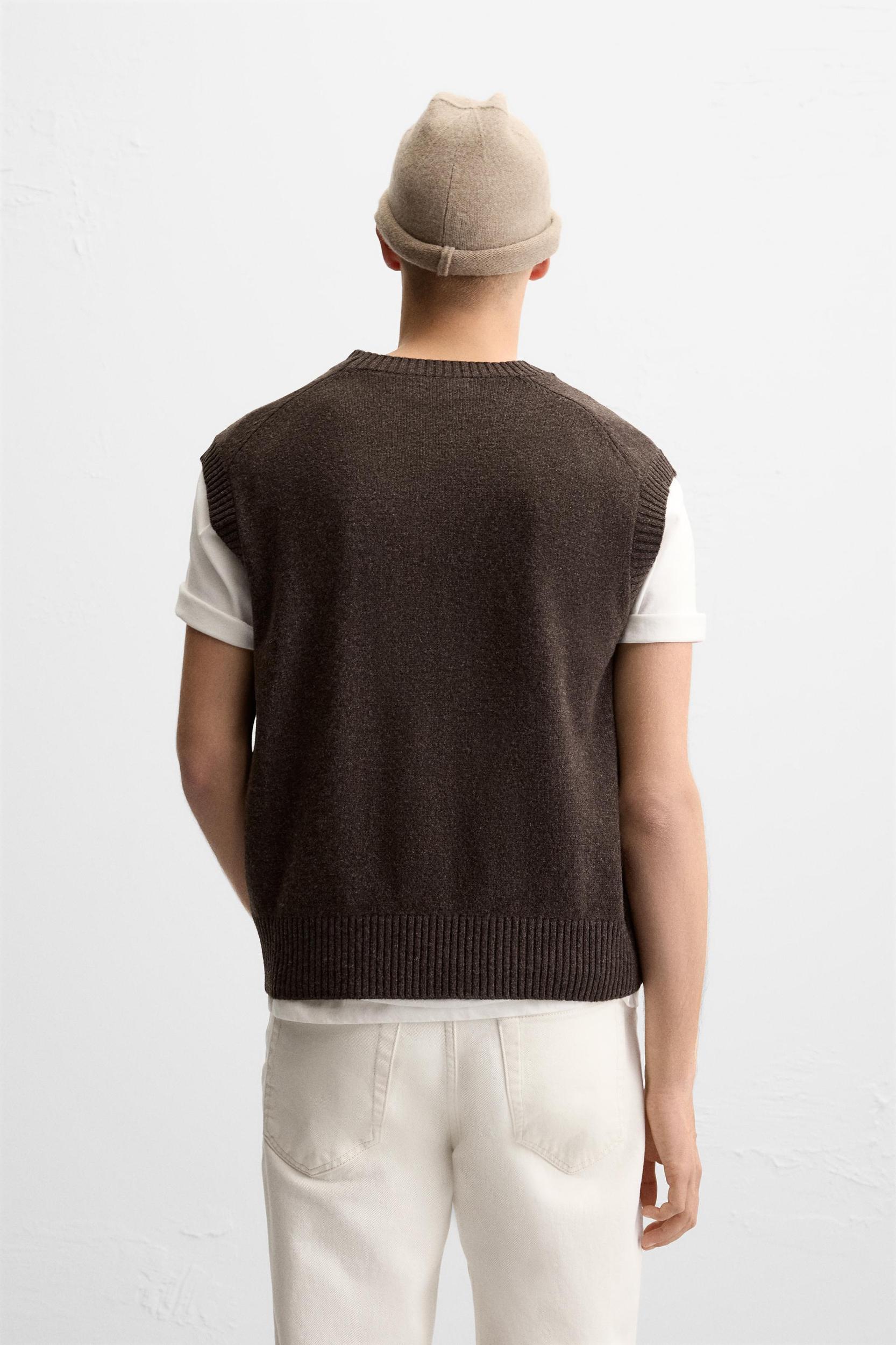 WOOL KNIT VEST Product Image