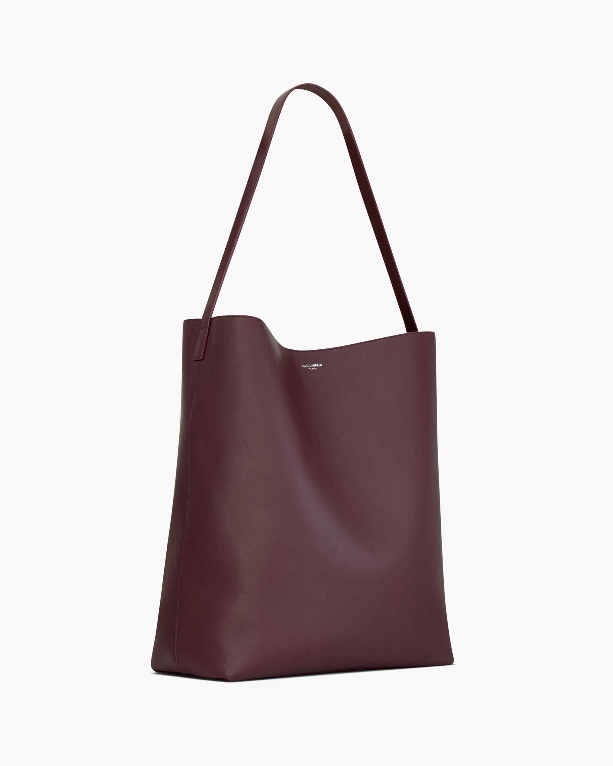 BOLD hobo bag in smooth leather Product Image