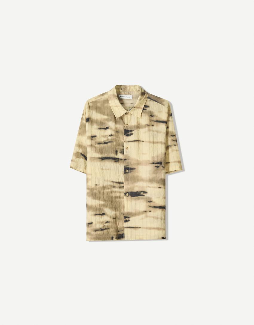 Printed textured short sleeve shirt Product Image
