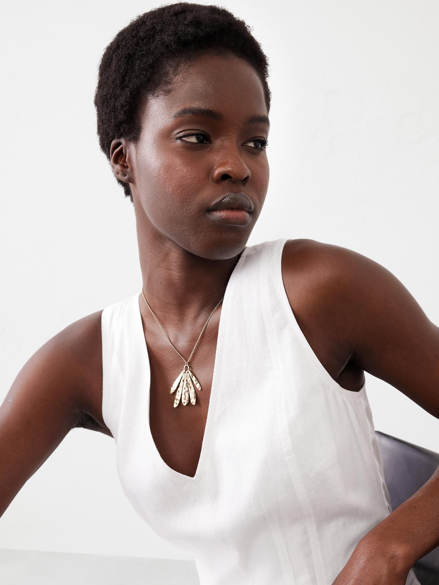 Leaf Pendant Necklace Product Image