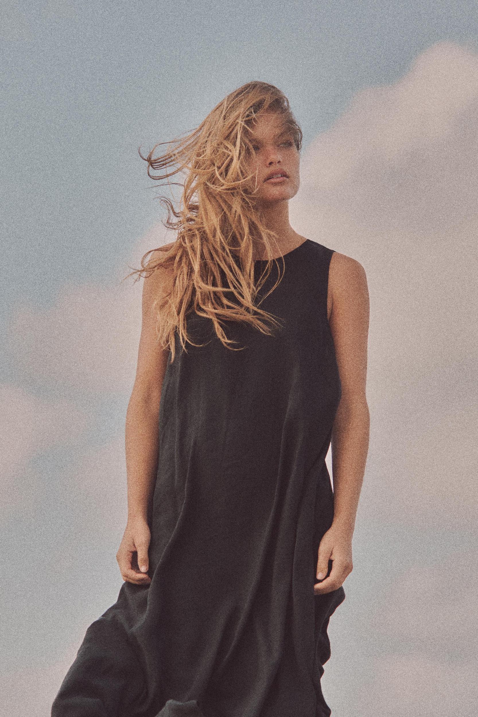 FLOWY MIDI DRESS Product Image