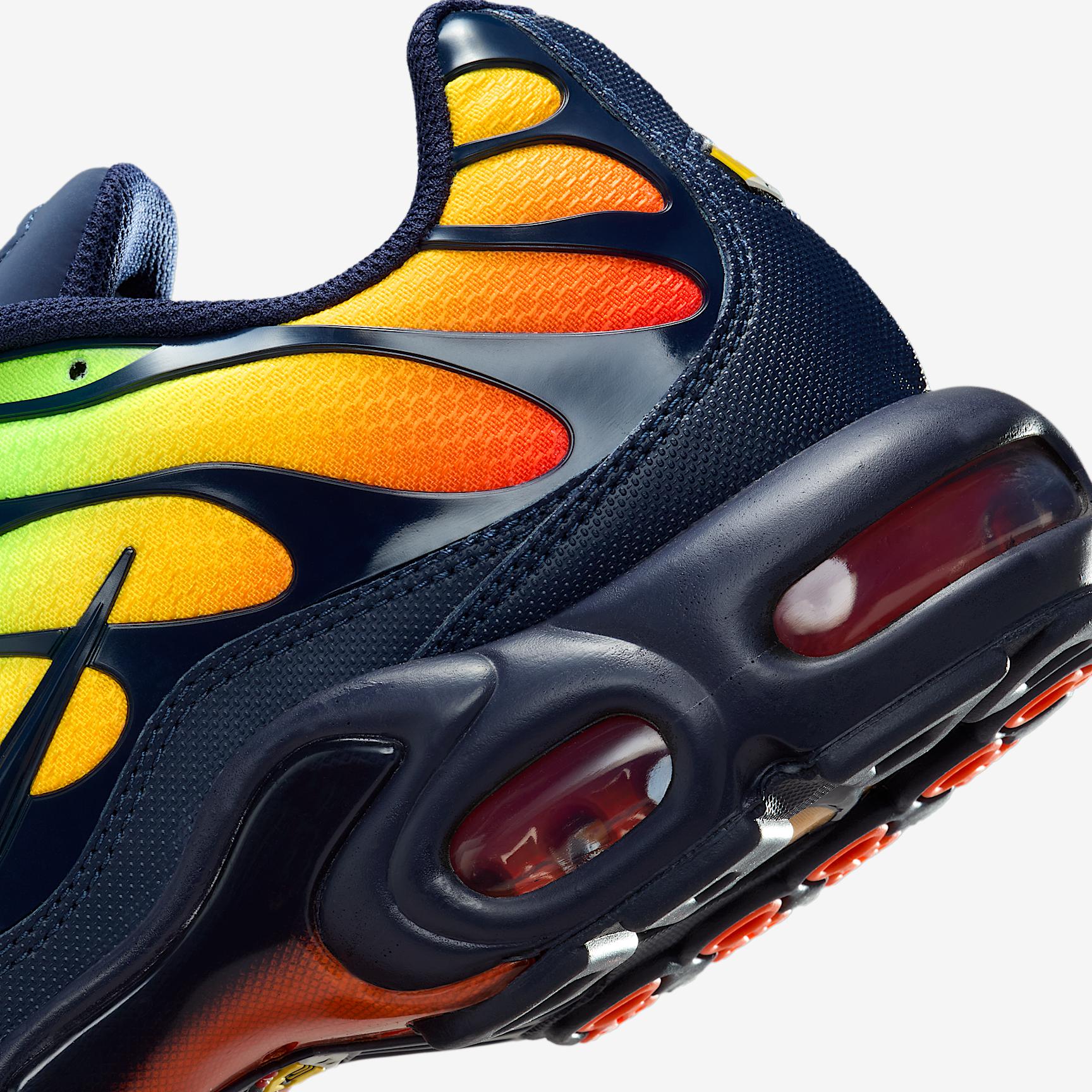 Nike Mens Air Max Plus Shoes | DM0032-701 Product Image