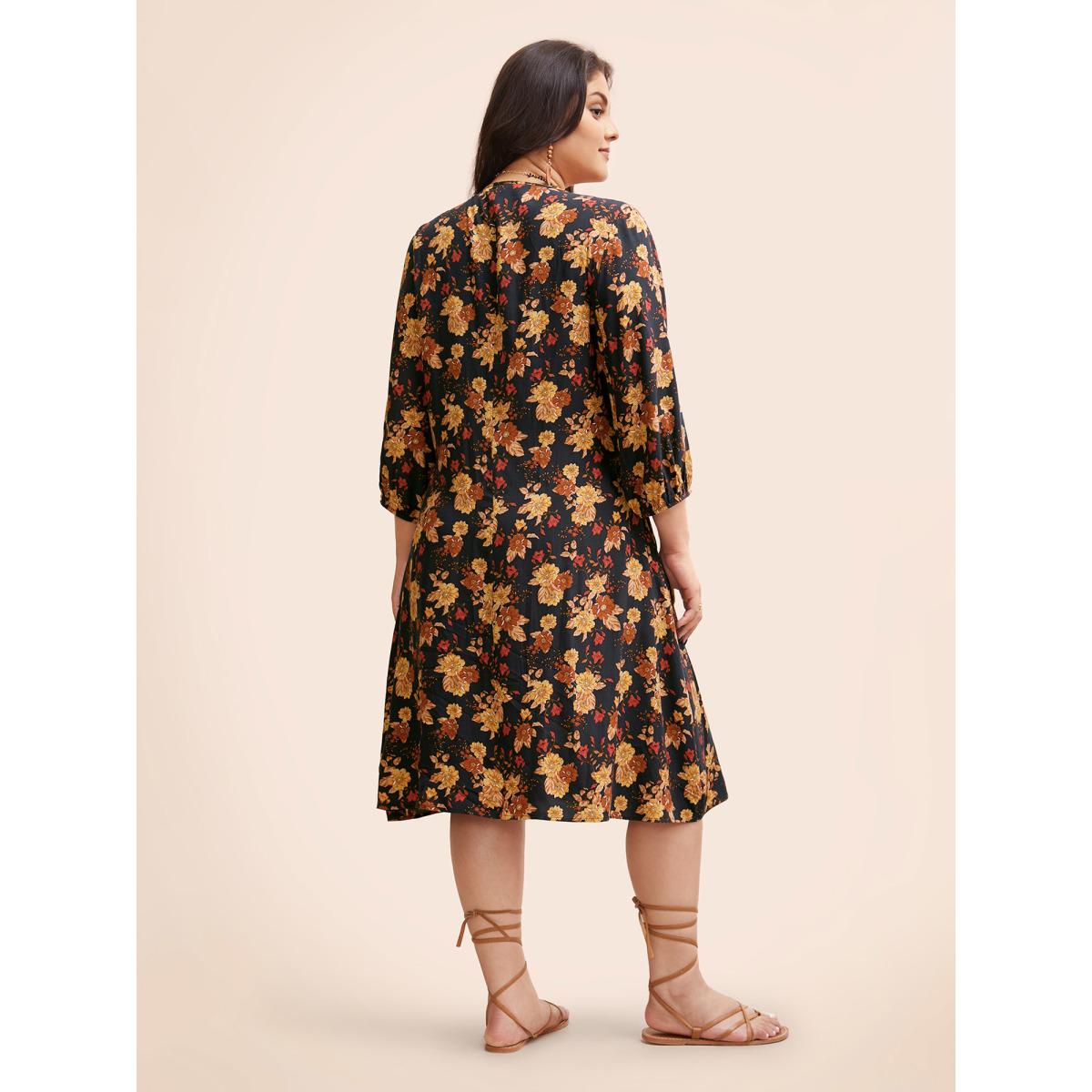 Plus Size Supersoft Essentials Floral Print Pocket V Neck Dress Black Women Resort Elastic cuffs V-neck Elbow-length sleeve Curvy Midi Dress BloomChic 18-20/2X Product Image
