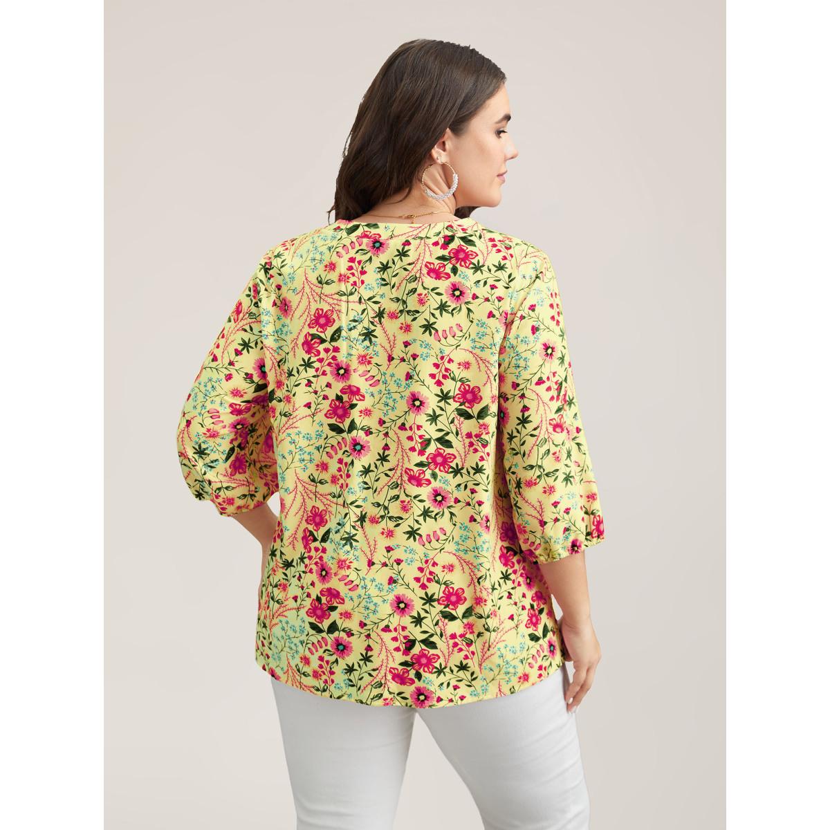 Plus Size Lightyellow Floral Print Notched Collar Shirt Women Timeless Elbow-length sleeve Notched collar Elegant Blouses BloomChic 26/4X Product Image