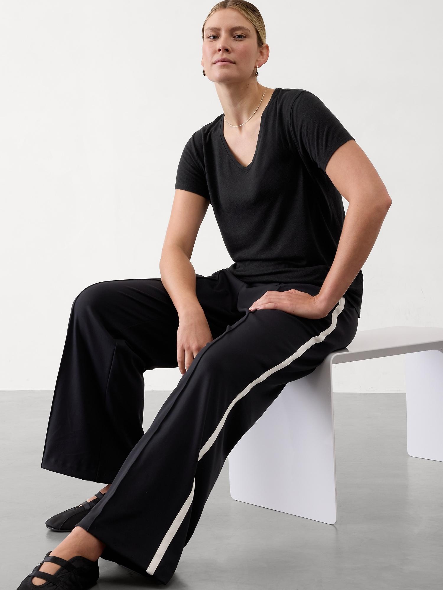 Getaway Linen Blend V-Neck Tee Product Image