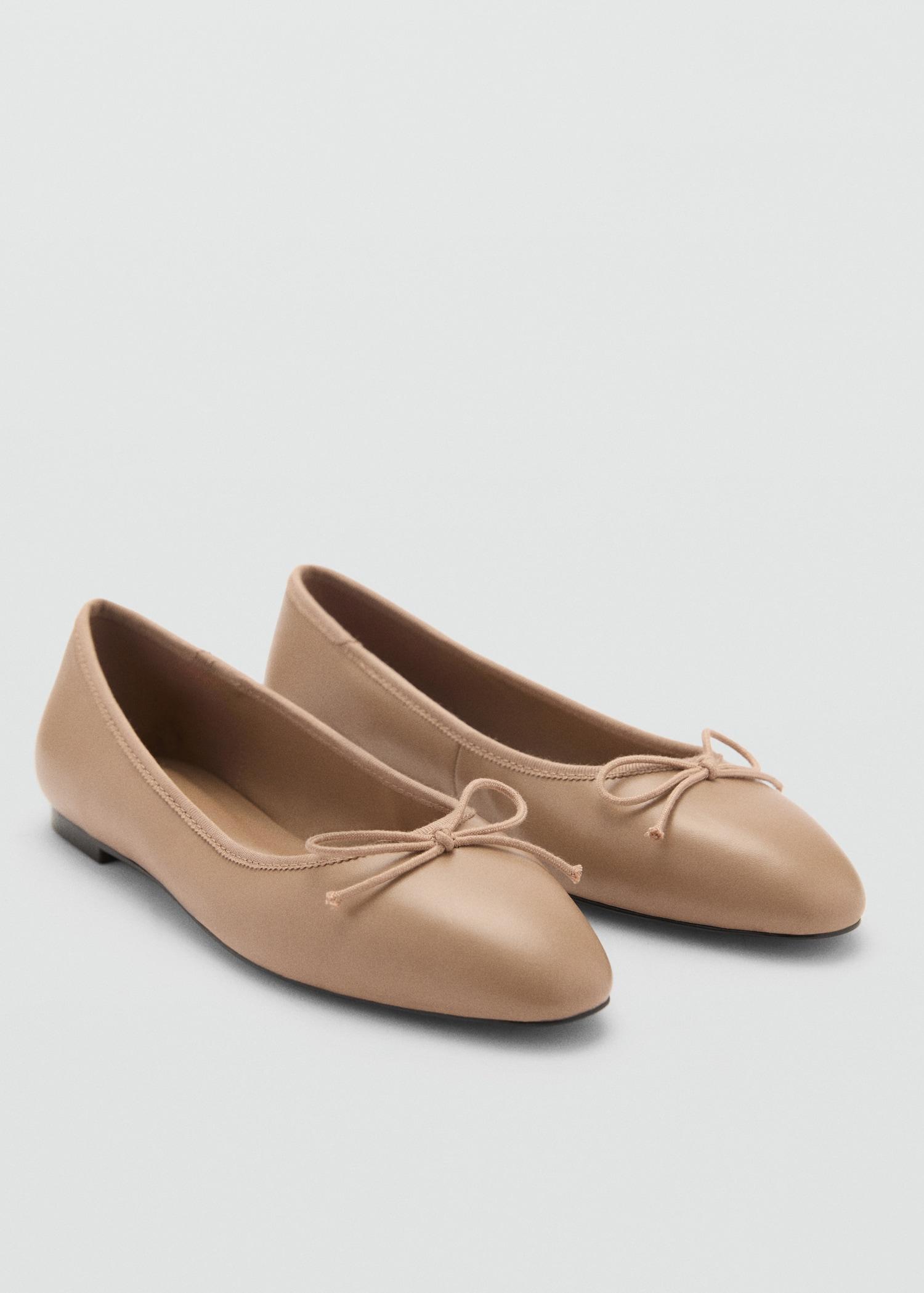 Leather ballet flats - Women | MANGO USA Product Image
