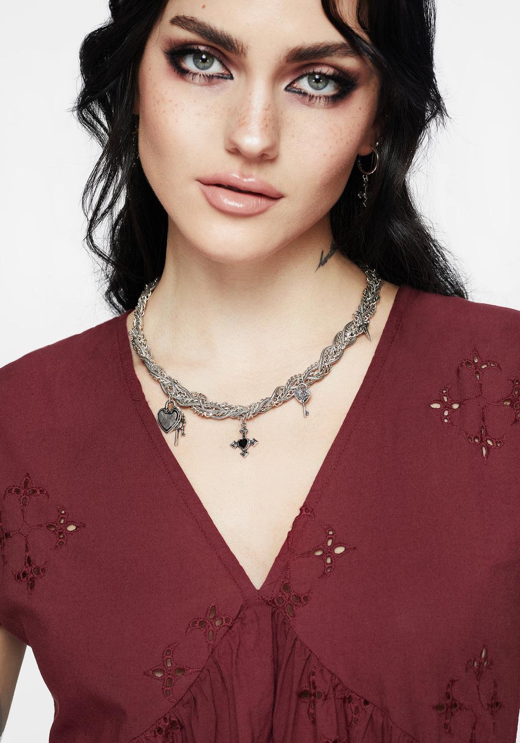 Eilir Twisted Vintage Charm Necklace Product Image