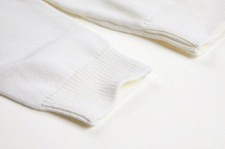 RT No. 3344 WHITE V-NECK KNITTED SWEATER Product Image