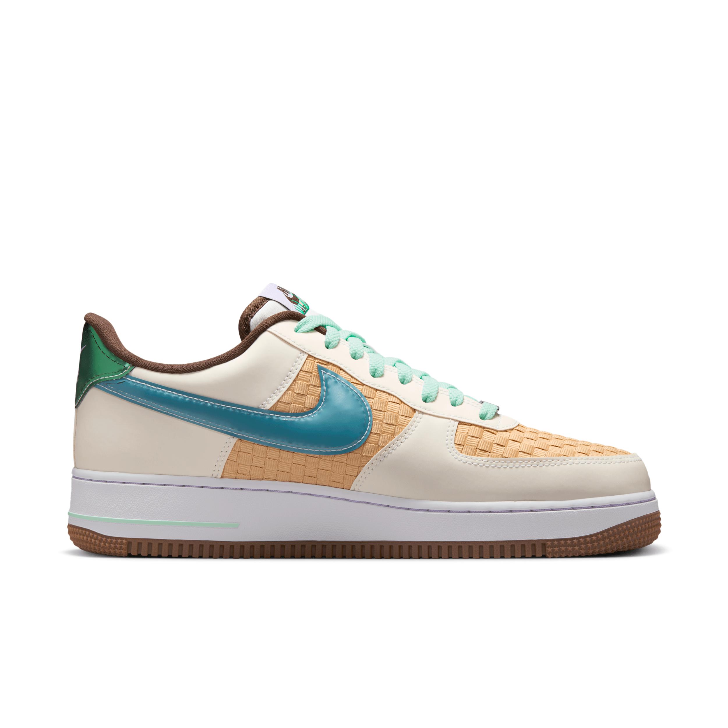 Nike Mens Air Force 1 Retro Shoes | IB5722-100 Product Image