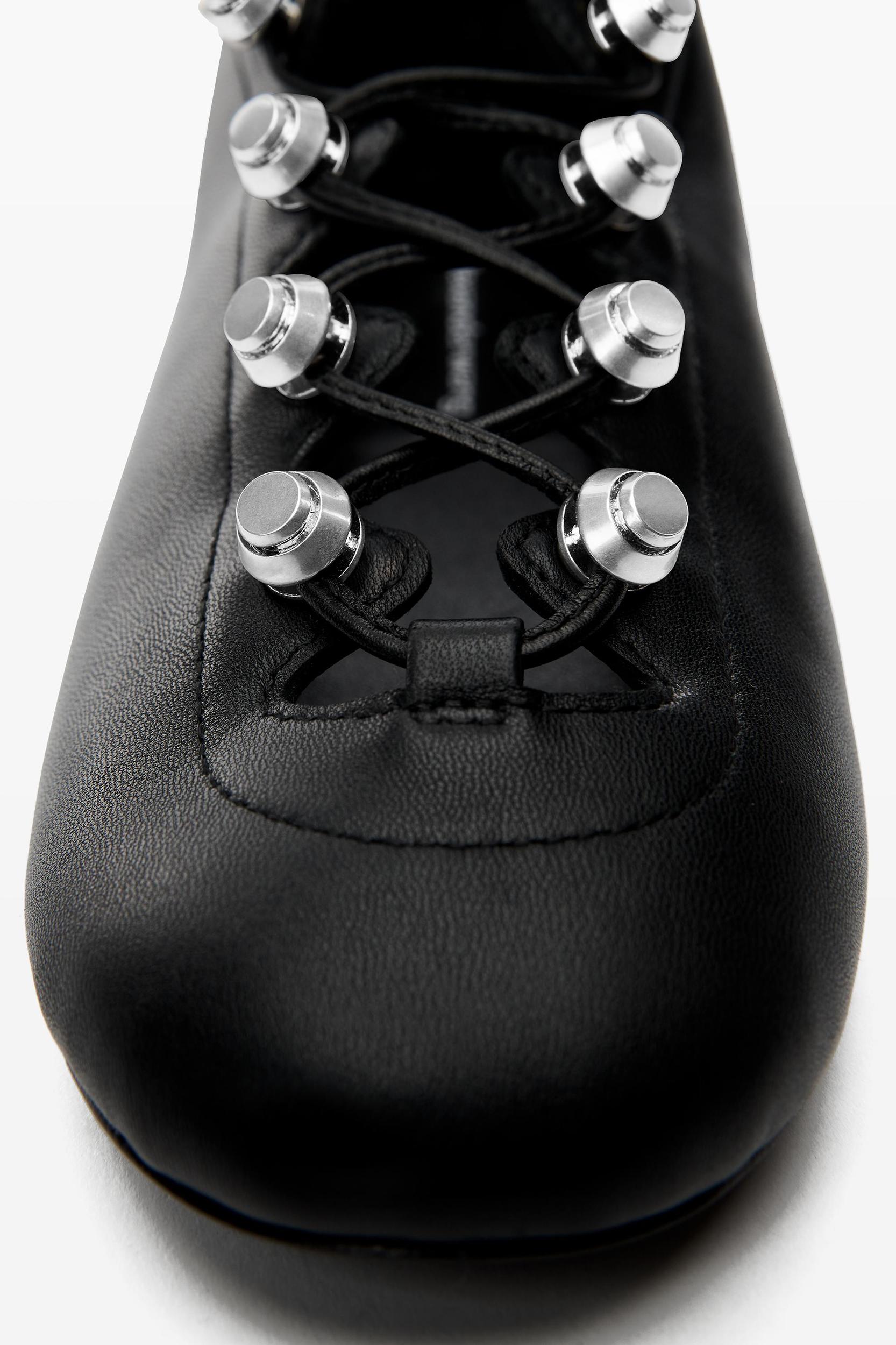 Vyolette Lace-up Flat In Leather Product Image