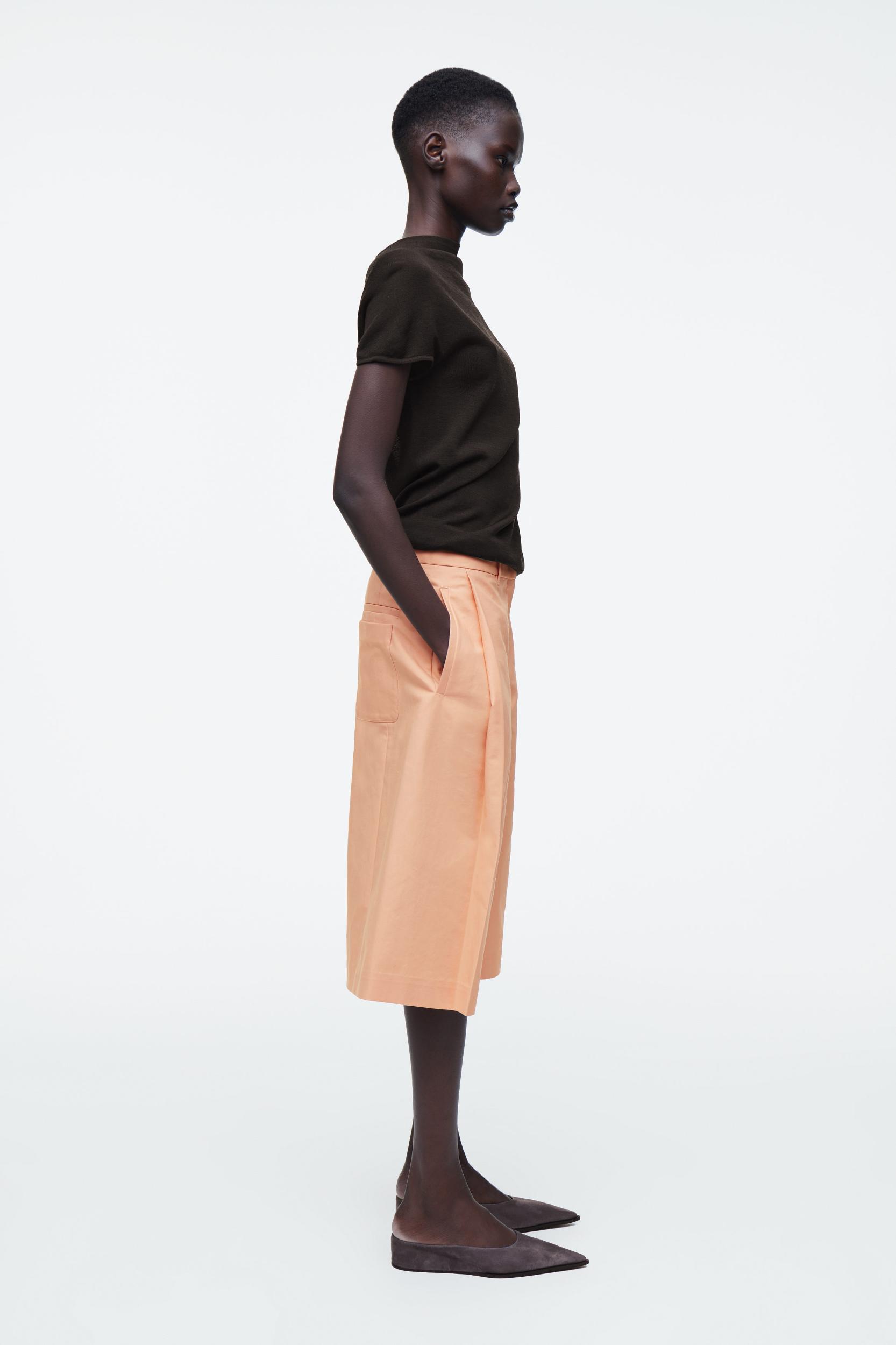 TAILORED WIDE-LEG SHORTS Product Image